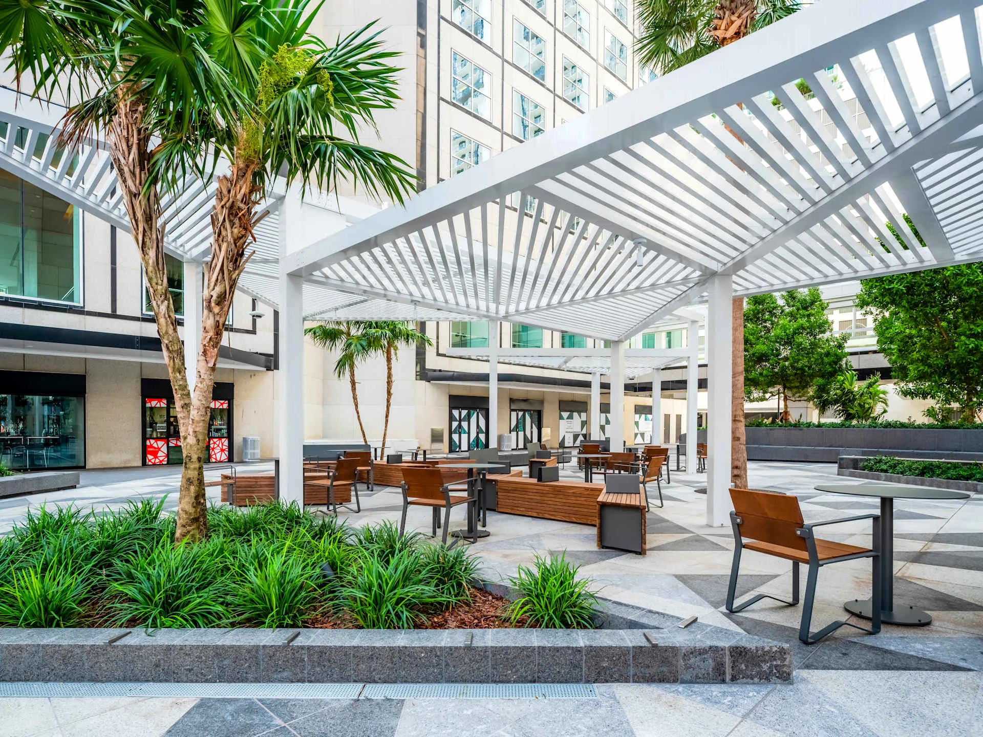 Southeast Financial Center — Lease in Miami, FL, photo 2 of 2