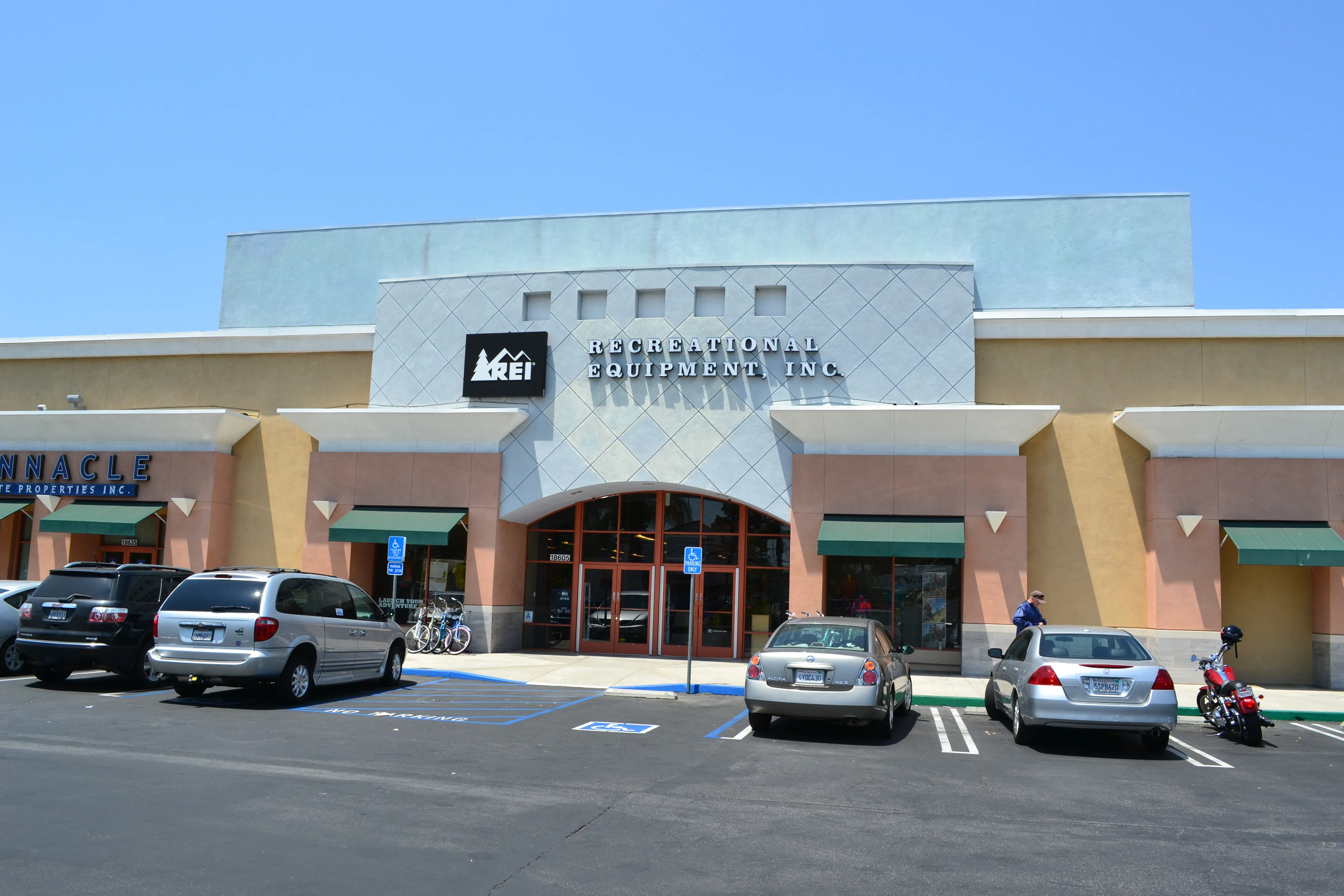 Reseda Shopping Center: Northridge — Lease in Northridge, CA, photo 3 of 8