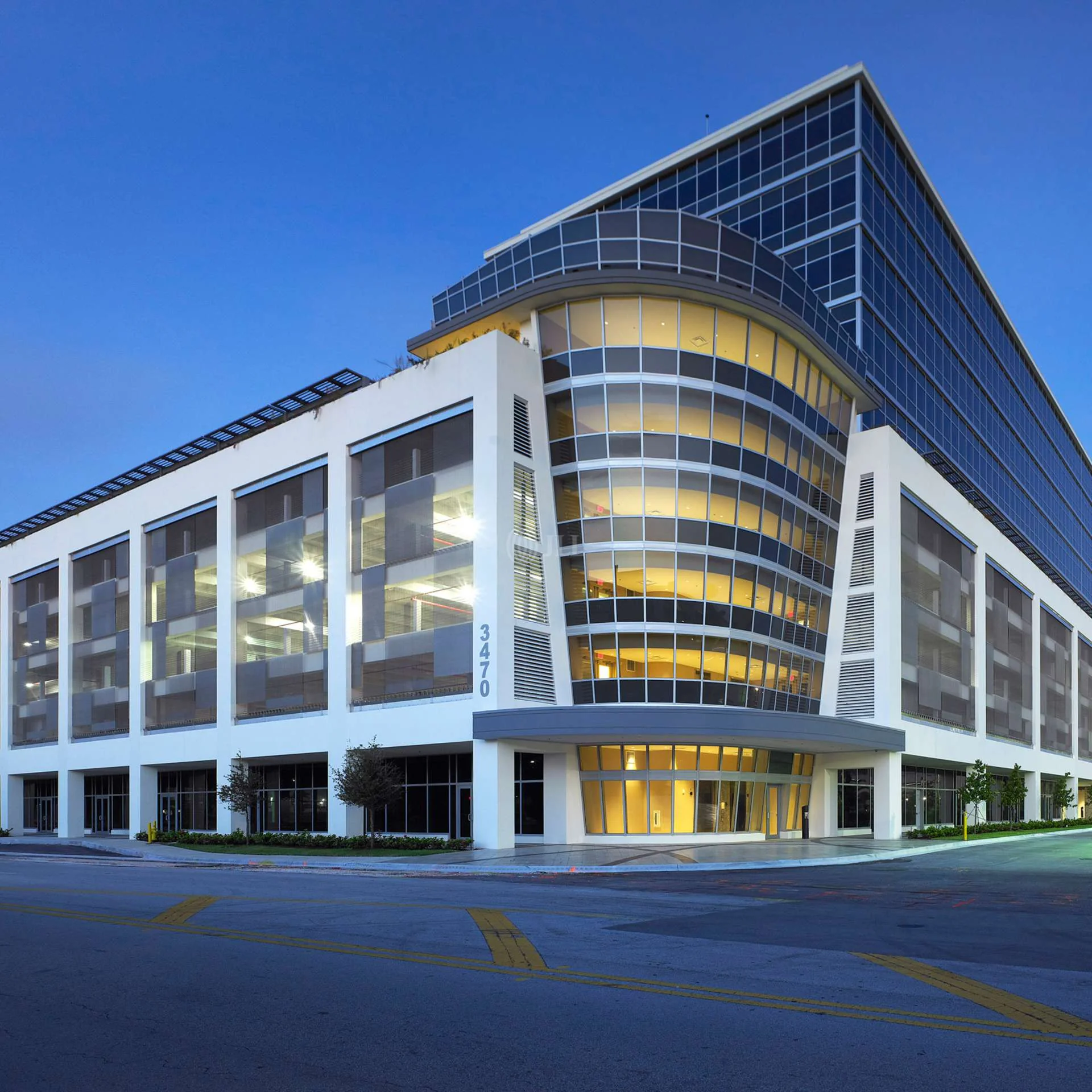 One Park Square - Retail — Lease in Doral, FL, photo 2 of 4
