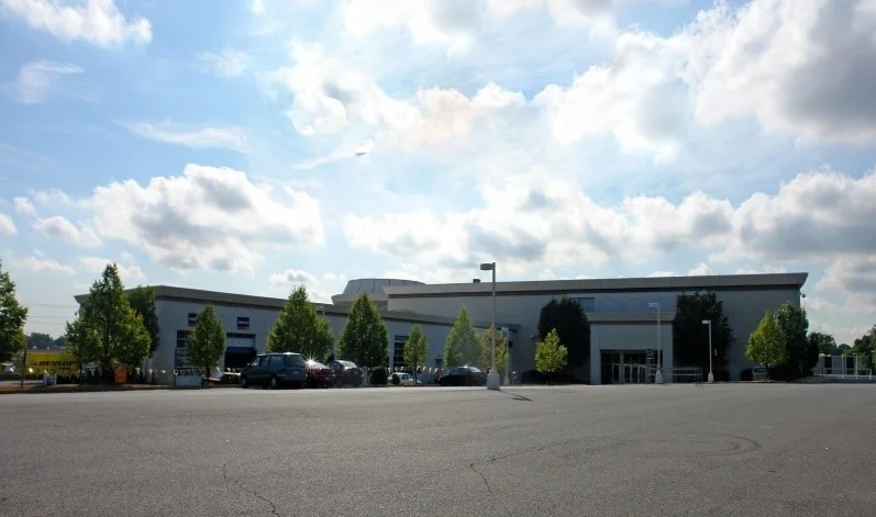 6211 Leesburg Pike — Lease in Falls Church, VA, photo 1 of 4