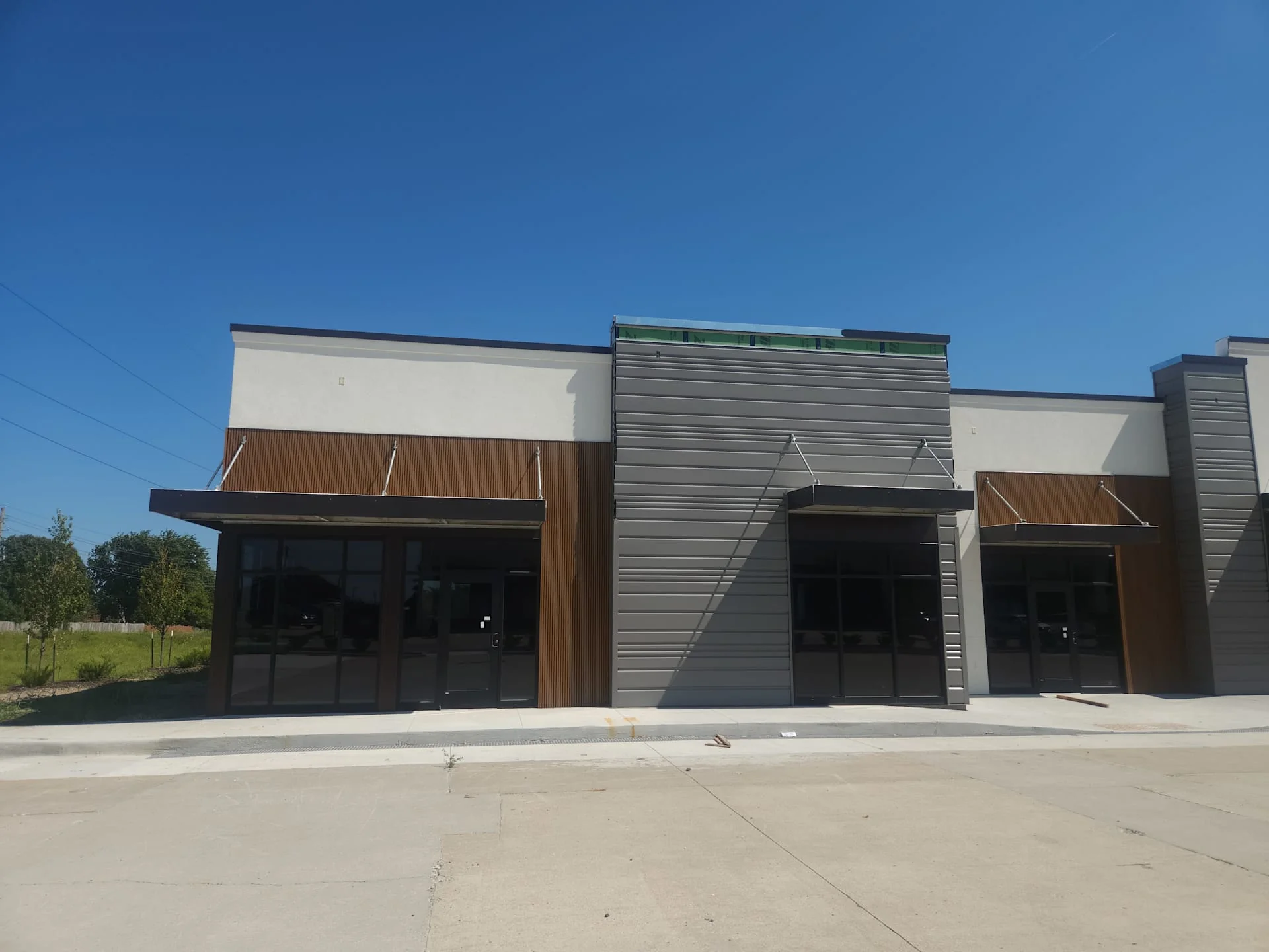 150 Tudor Rd — Lease in Lees Summit, MO, photo 2 of 3