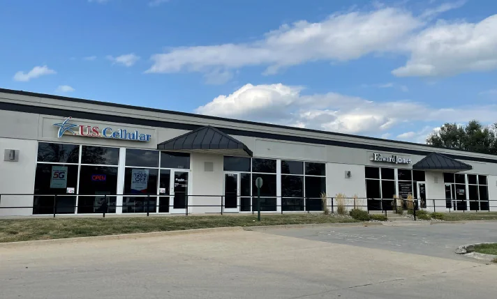 3821 100th Street — Lease in Urbandale, IA, photo 1 of 4