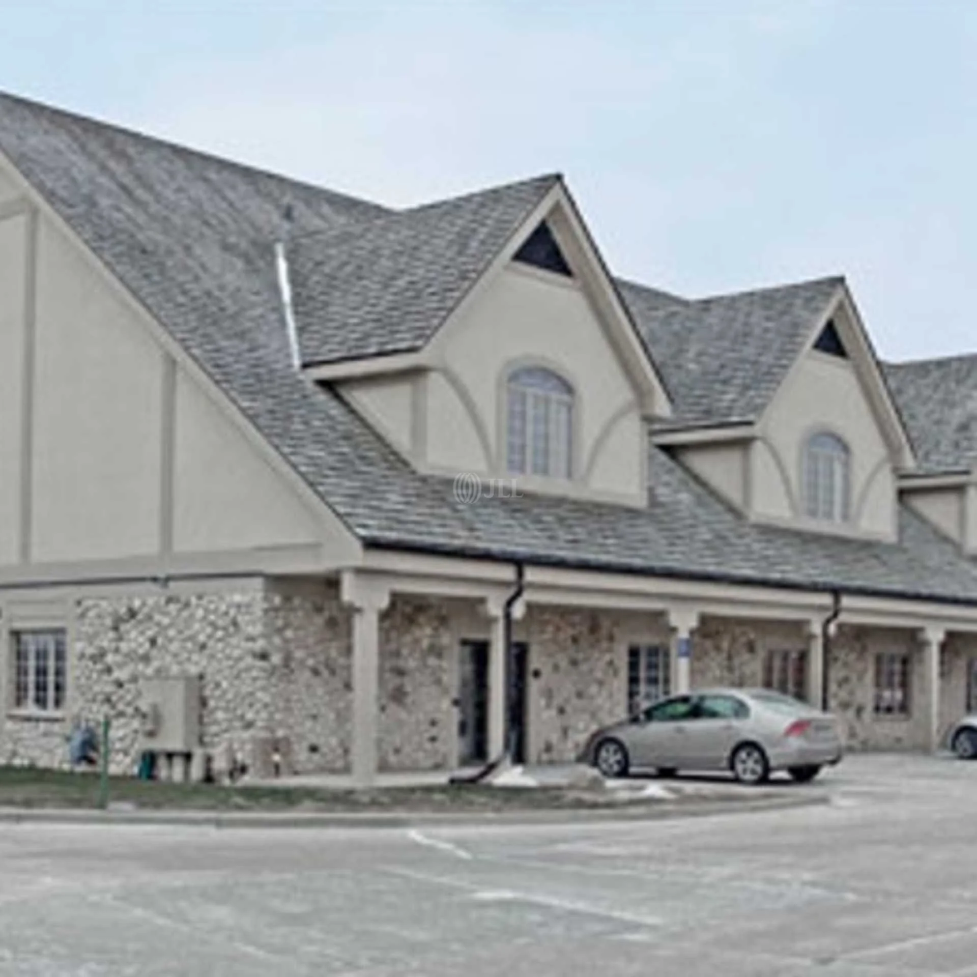 N112W18741 Mequon Rd — Lease in Germantown, WI, photo 2 of 5