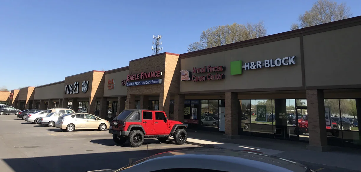 Dixie Valley Center — Lease in Louisville, KY, photo 1 of 4