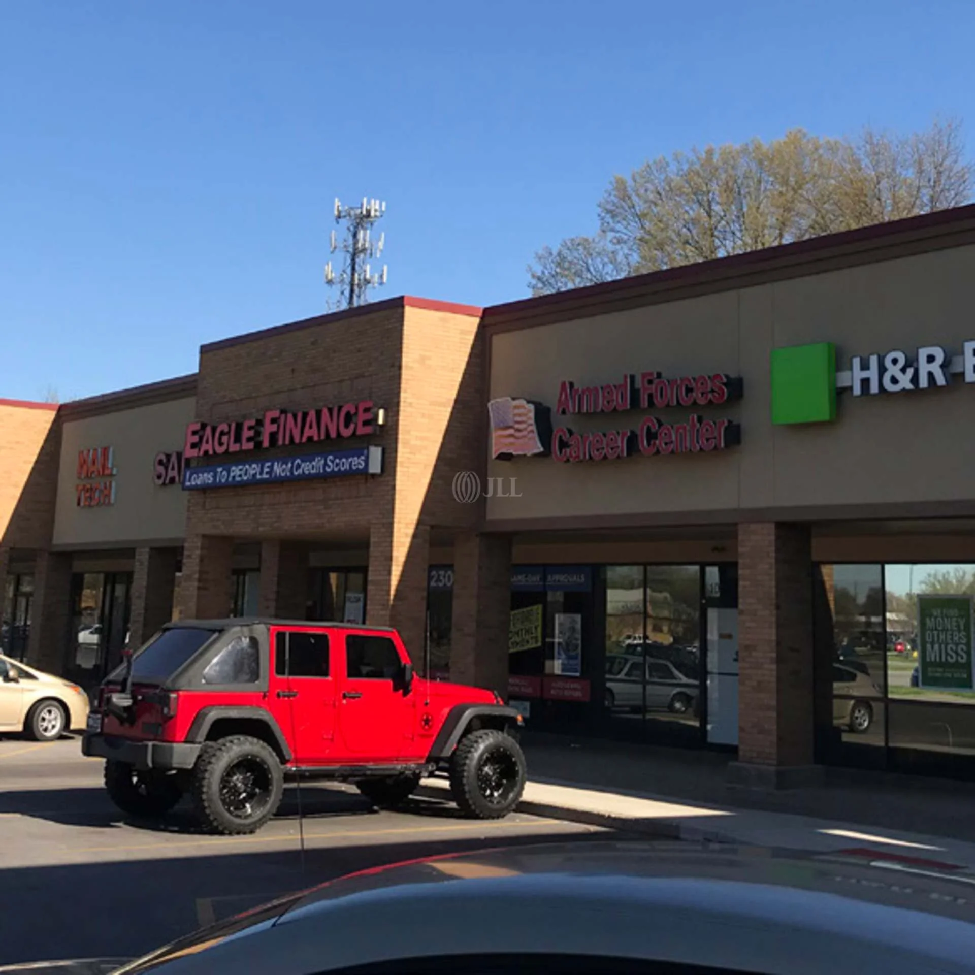 Dixie Valley Center — Lease in Louisville, KY, photo 2 of 4