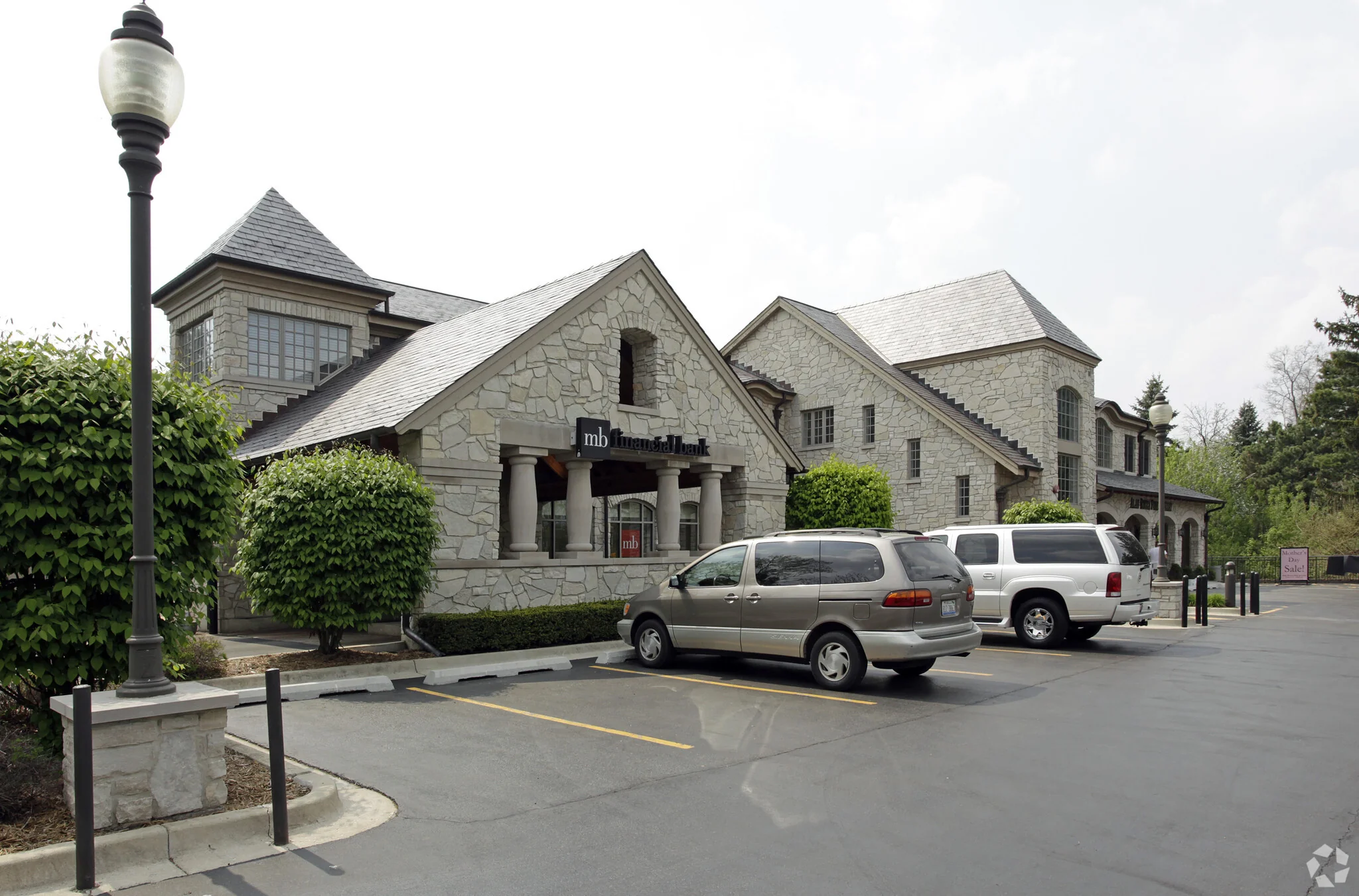 3824 York Rd — Lease in Oak Brook, IL, photo 2 of 8