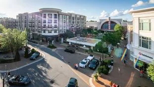 Avalon — Lease in Alpharetta, GA, photo 2 of 8