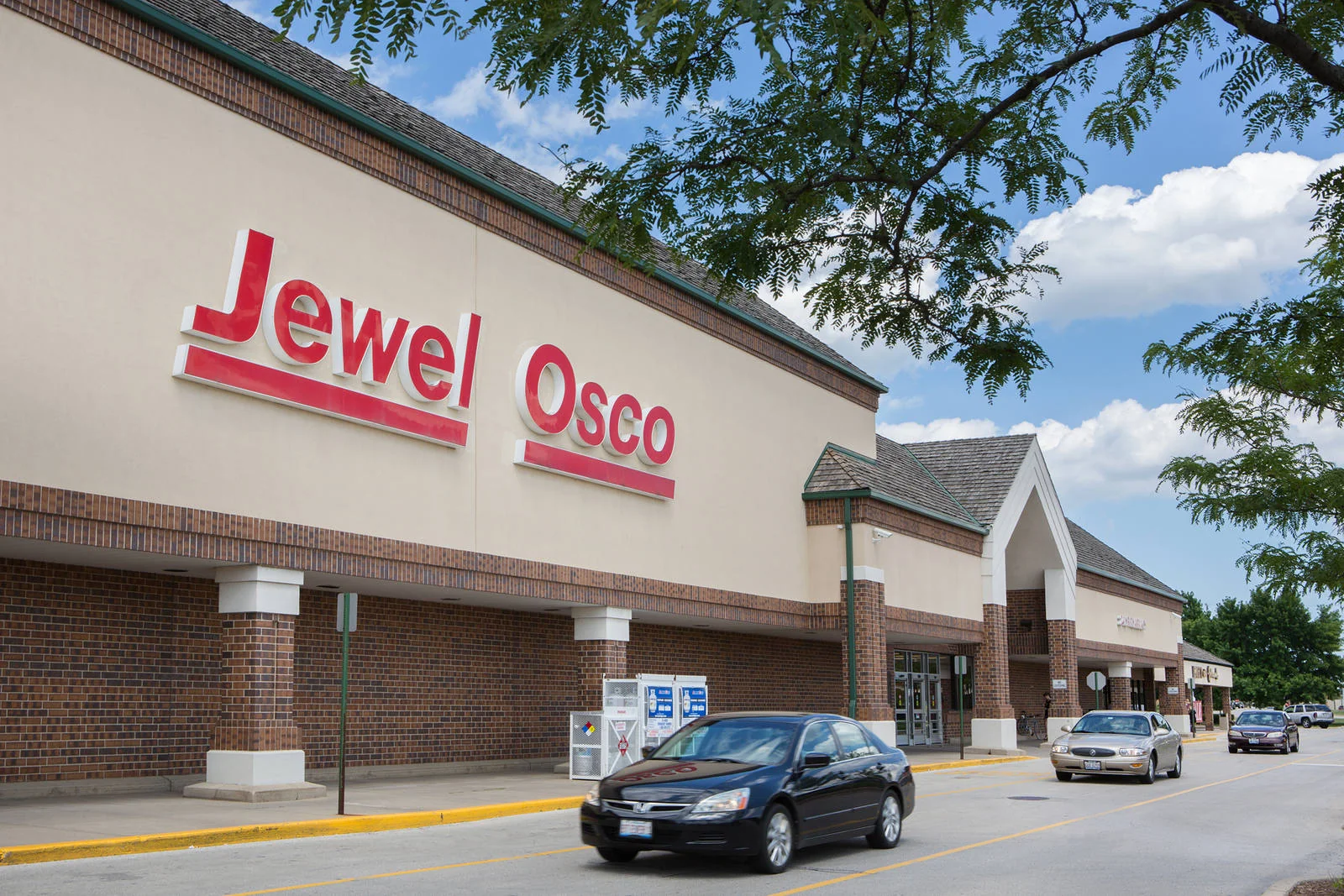 6120-6128 Northwest Hwy — Lease in Crystal Lake, IL, photo 1 of 5