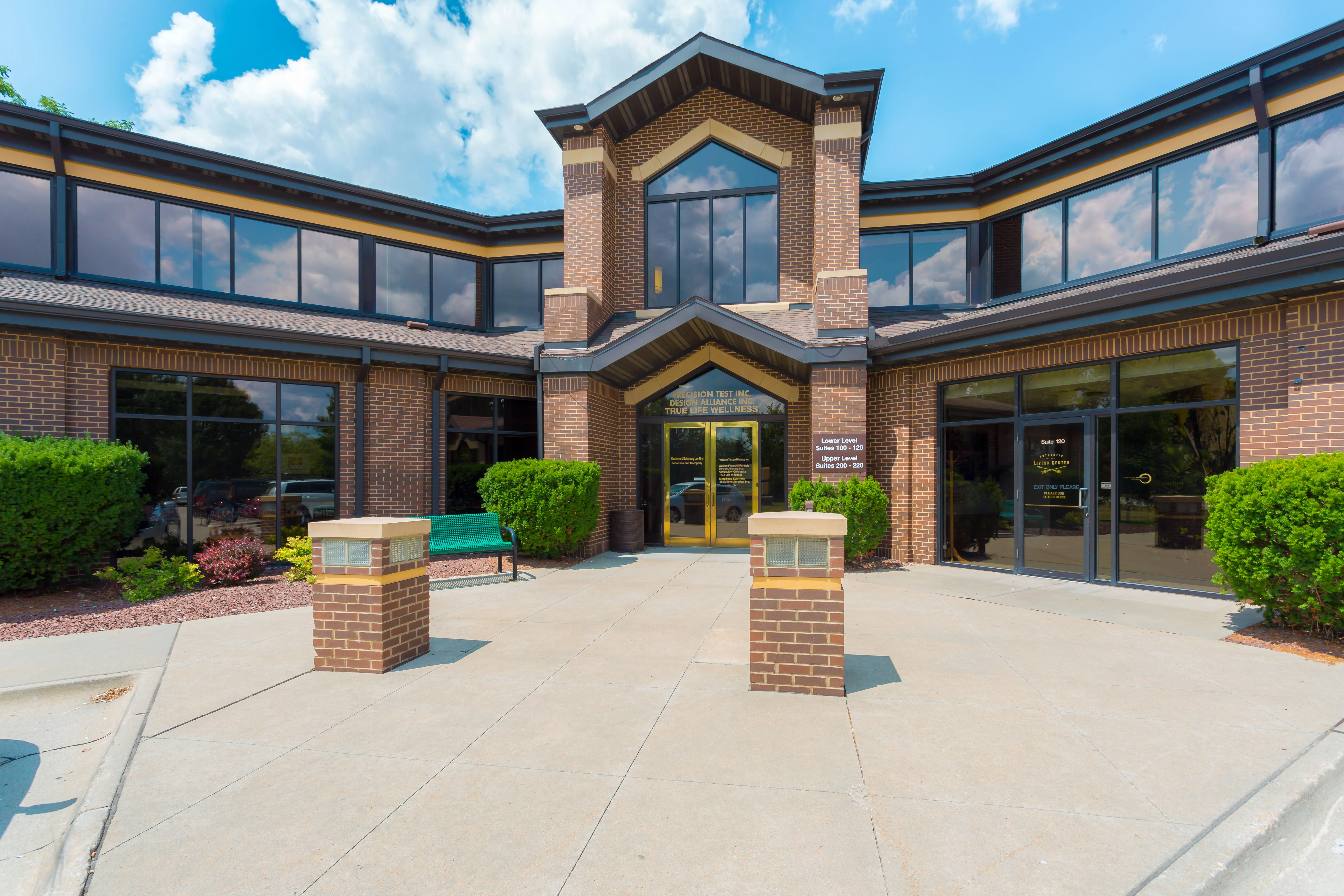 Greenview Corporate — Lease in Waukee, IA, photo 1 of 8