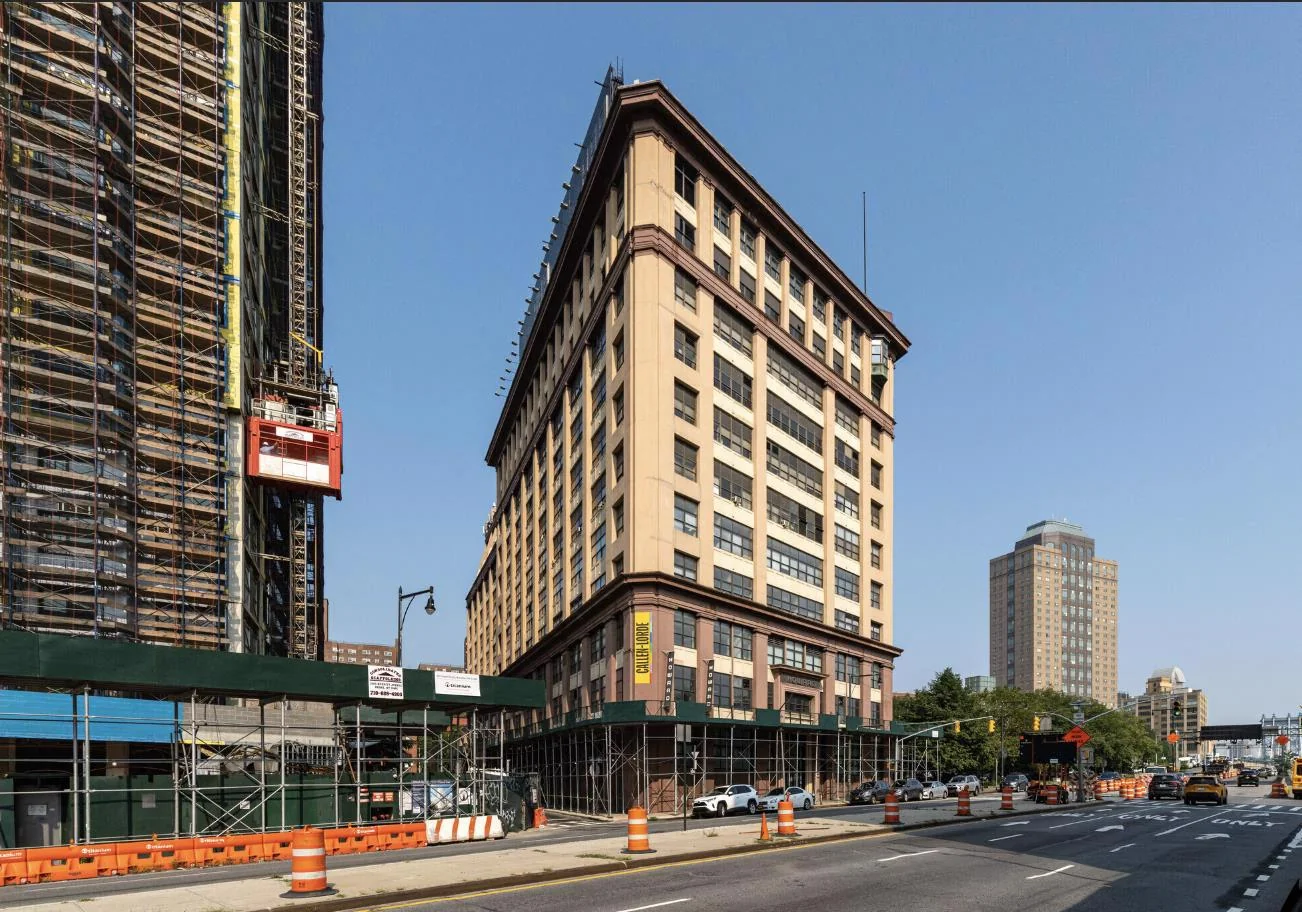 The Howard — Lease in Brooklyn, NY, photo 1 of 3