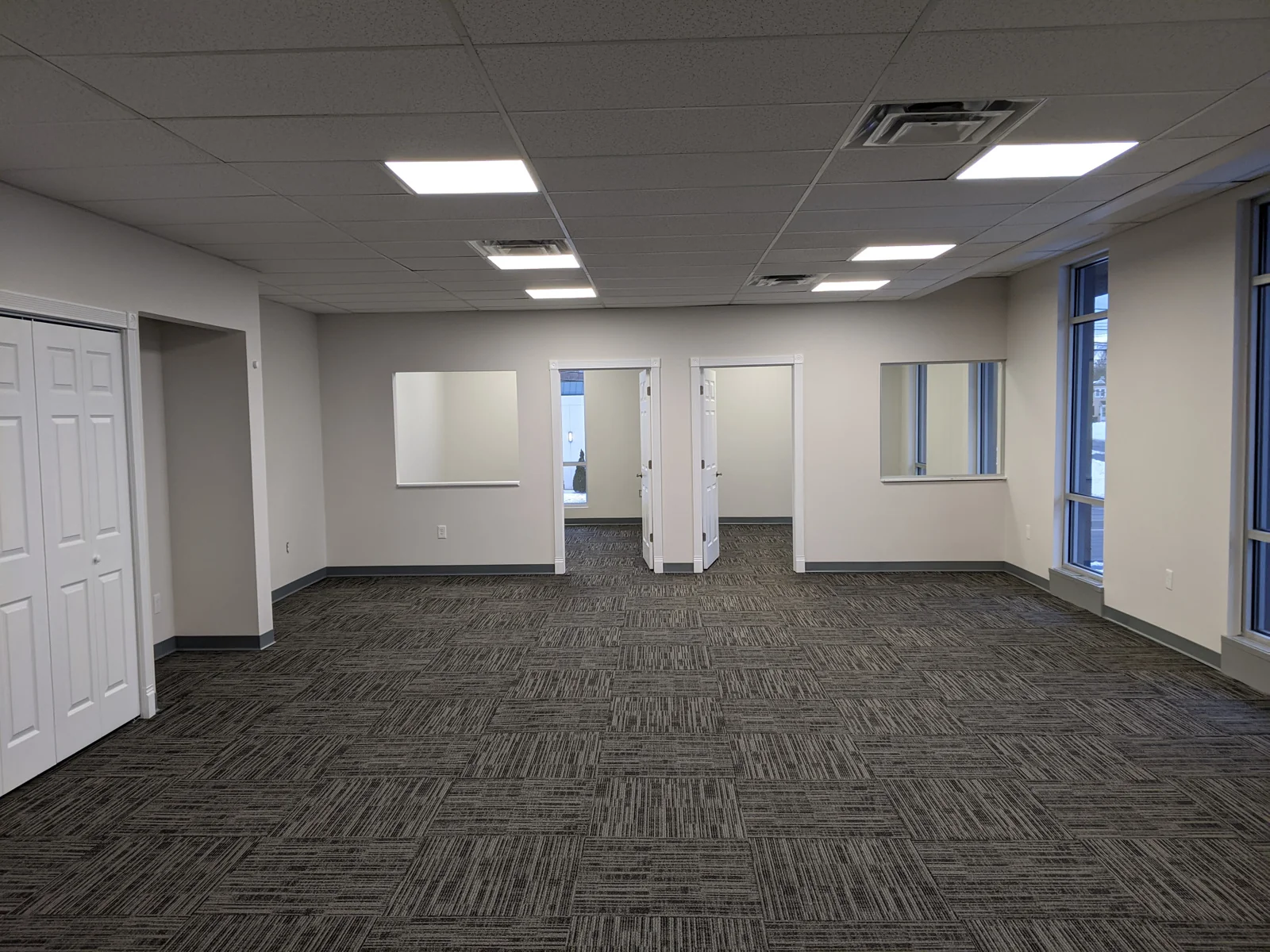 Office in Albany, NY — Sale in Albany, NY, photo 2 of 8