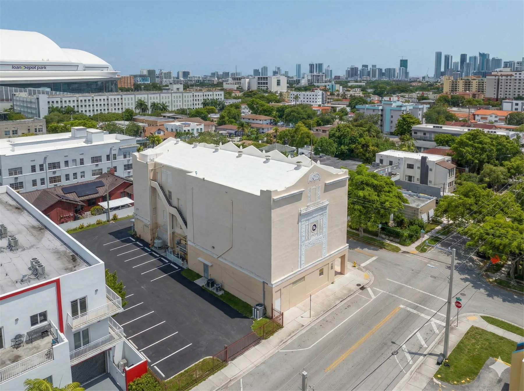 Office in Miami, FL - photo 4 - Miami, FL