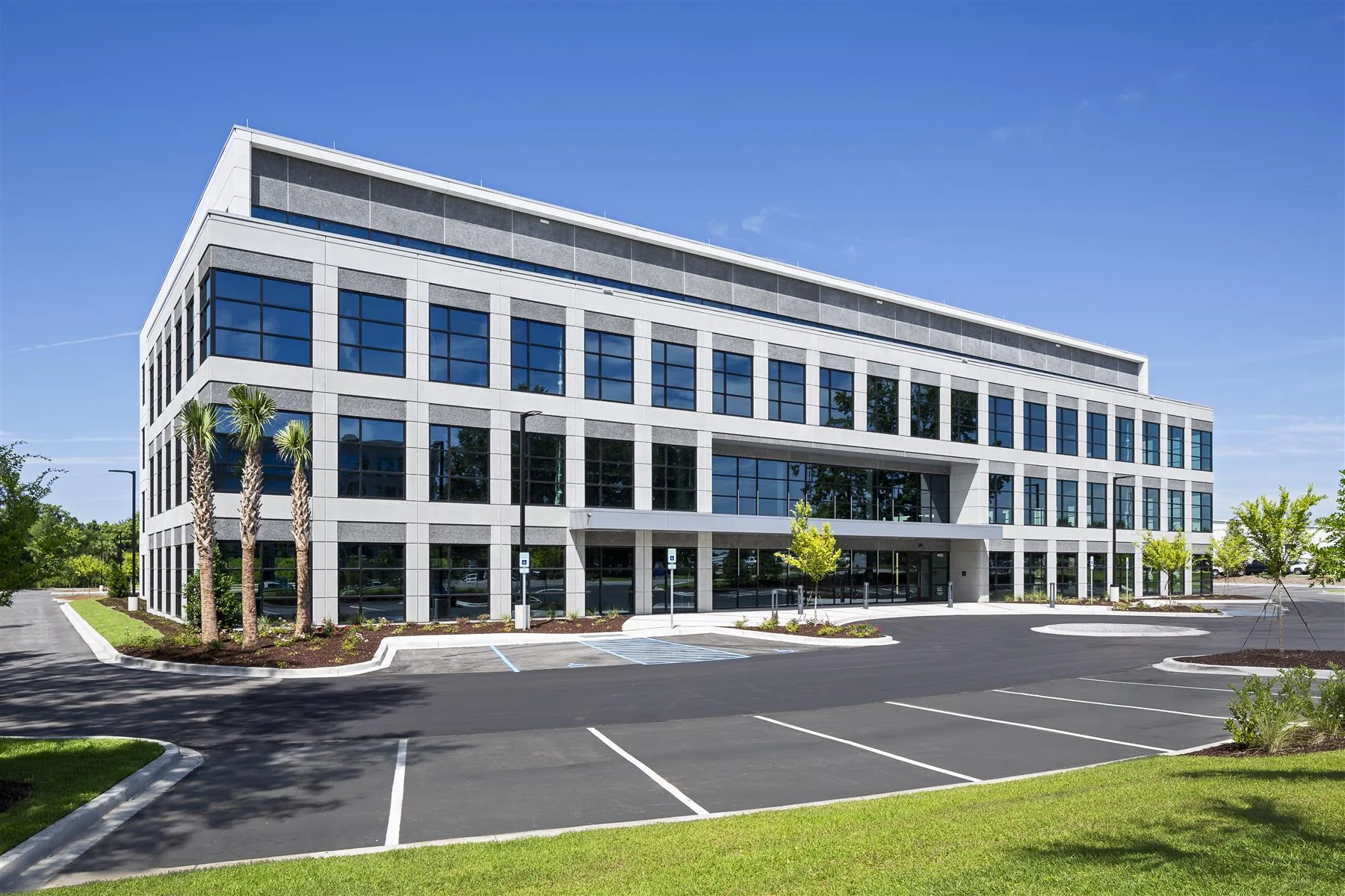 River Oaks Center — Lease in North Charleston, SC, photo 1 of 8