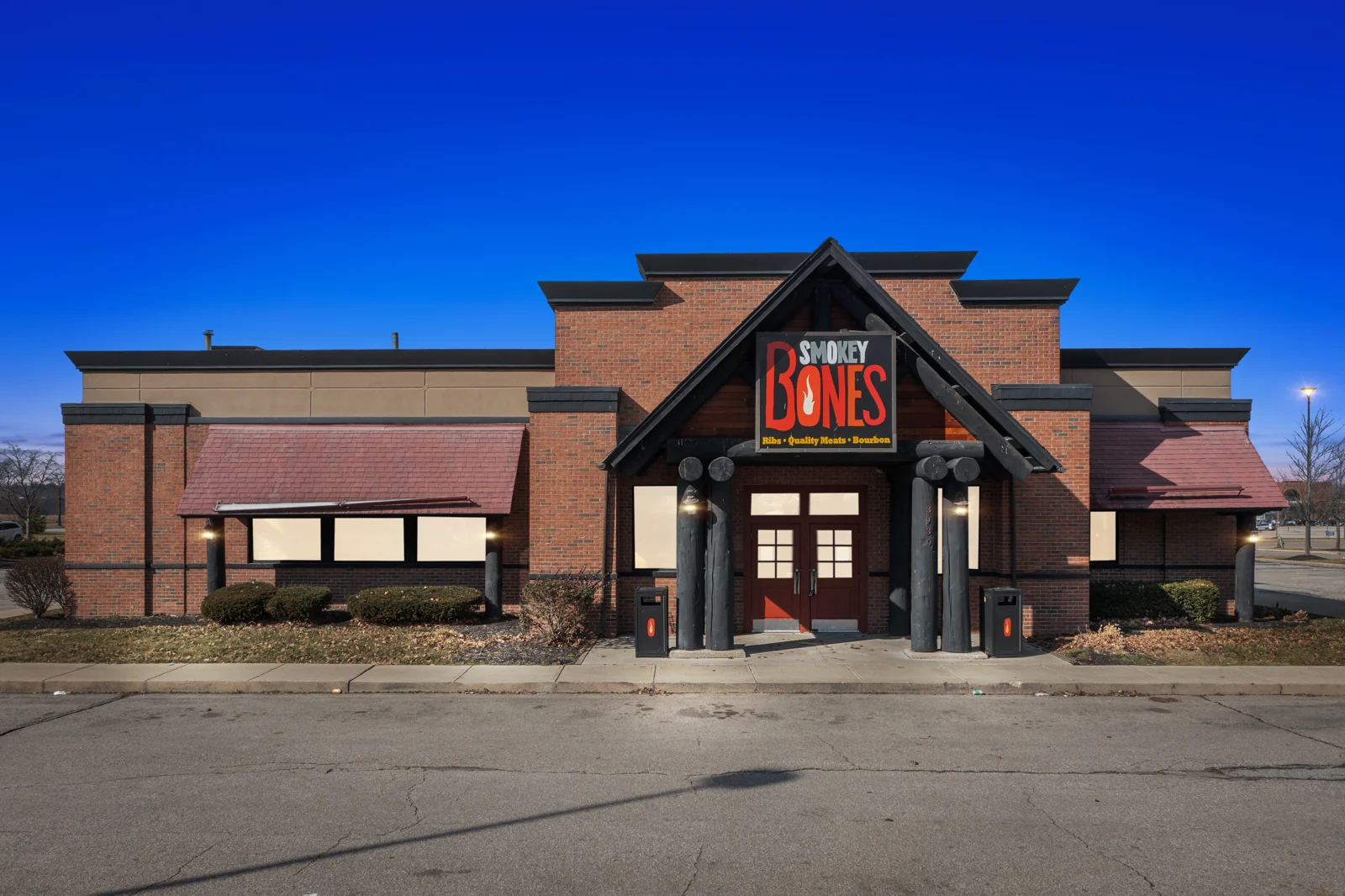 Former Easton Market Smokey Bones — Lease in Columbus, OH, photo 1 of 8
