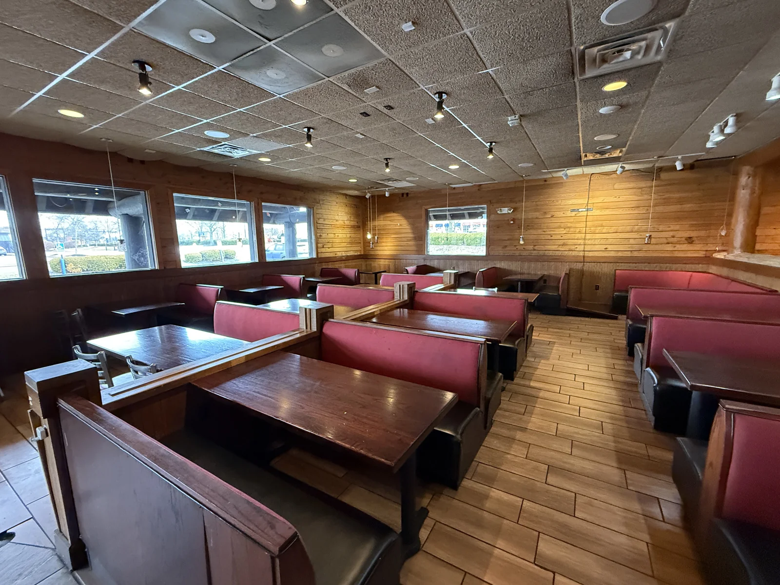 Former Easton Market Smokey Bones — Lease in Columbus, OH, photo 6 of 8