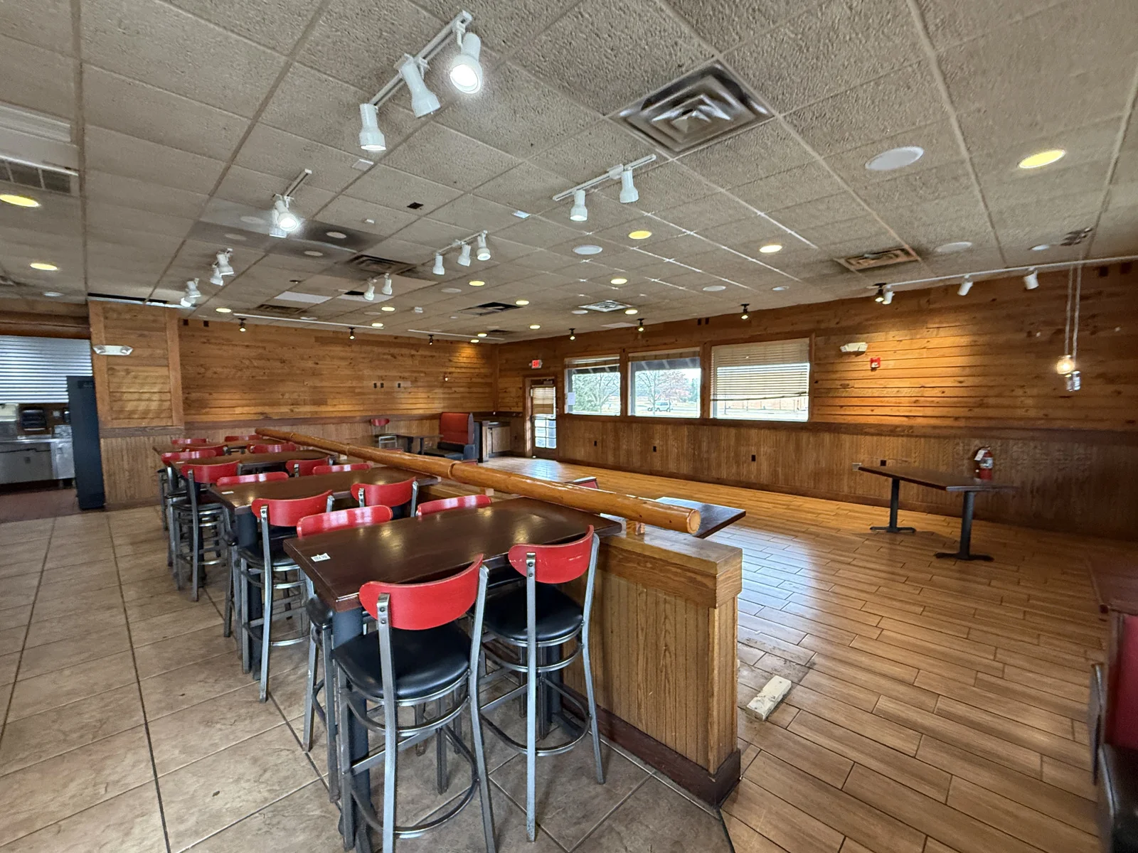 Former Easton Market Smokey Bones — Lease in Columbus, OH, photo 7 of 8