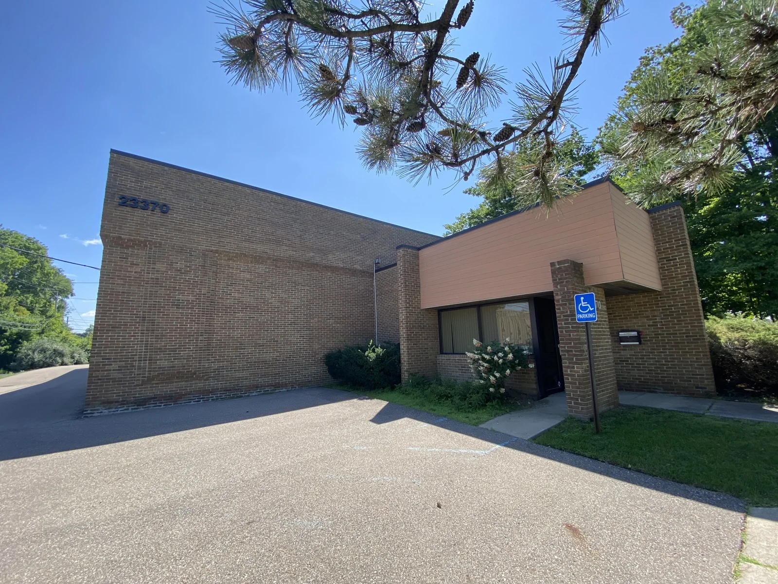 23370 Commerce Drive, Farmington Hills, MI
