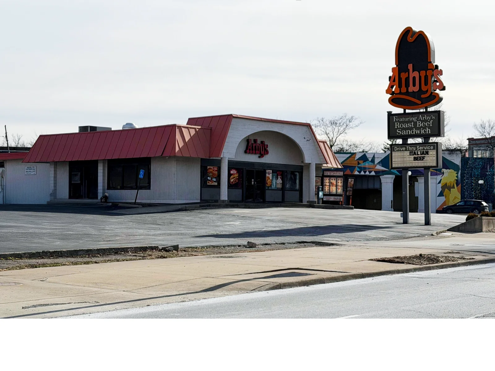 Former Arby's on Patterson Blvd — Lease in Dayton, OH, photo 1 of 1