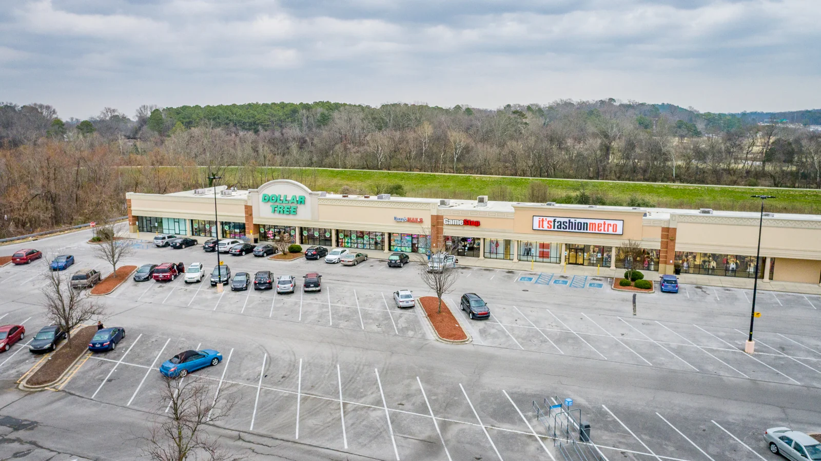 Retail in Chattanooga, TN — Lease in Chattanooga, TN, photo 2 of 5