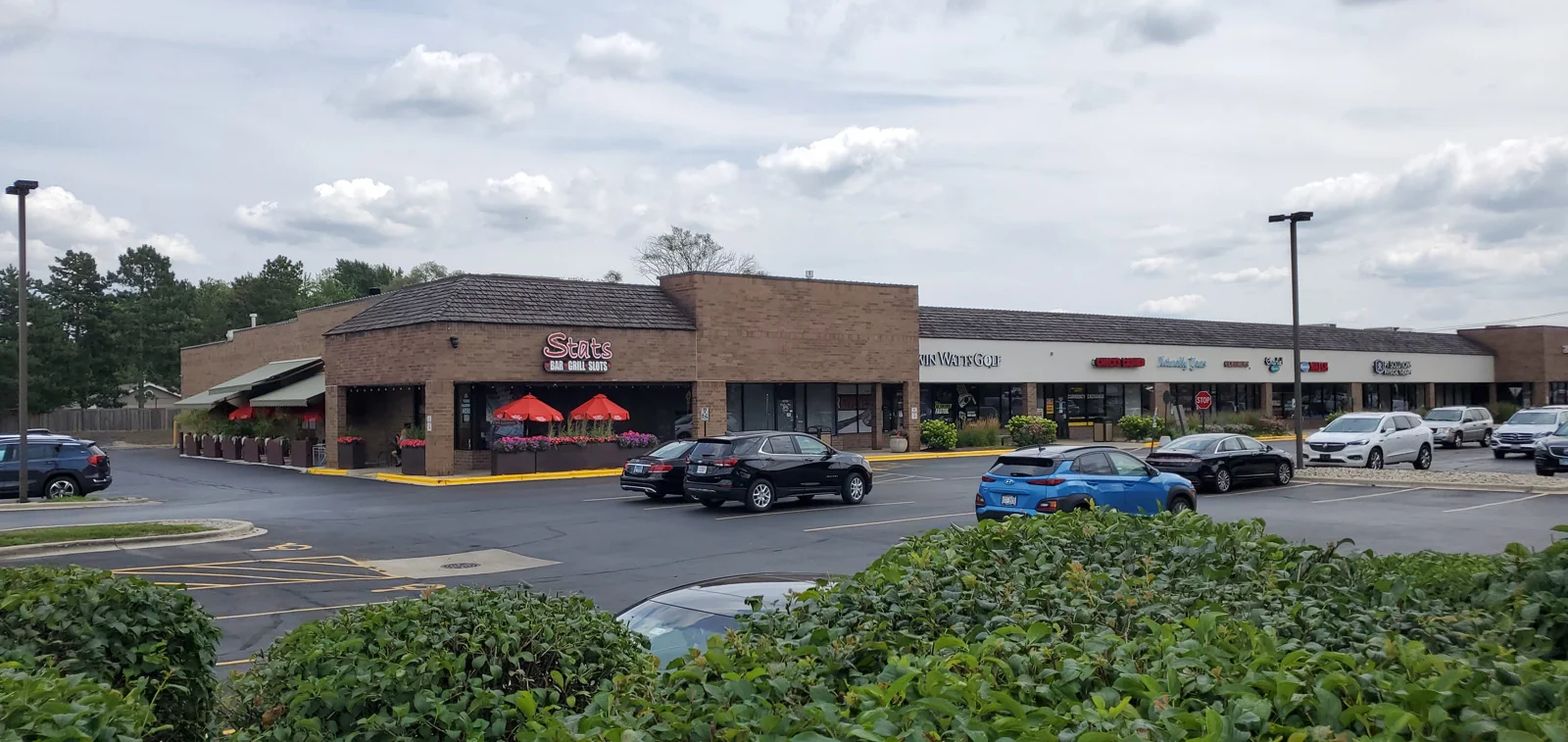 Retail in Willowbrook, IL — Lease in Willowbrook, IL, photo 1 of 3