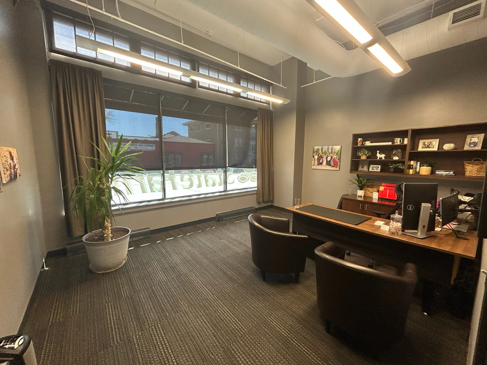 Retail / Office Space in Historic Dundee District for… — Lease in Omaha, NE, photo 6 of 8