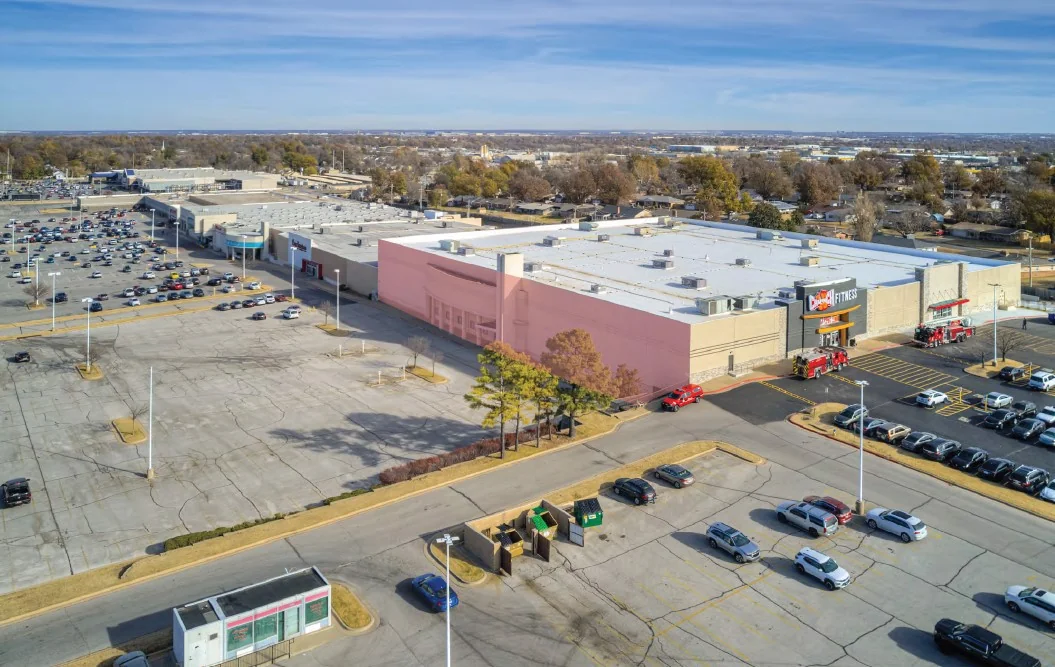 Centennial Plaza — Lease in Tulsa, OK, photo 4 of 8
