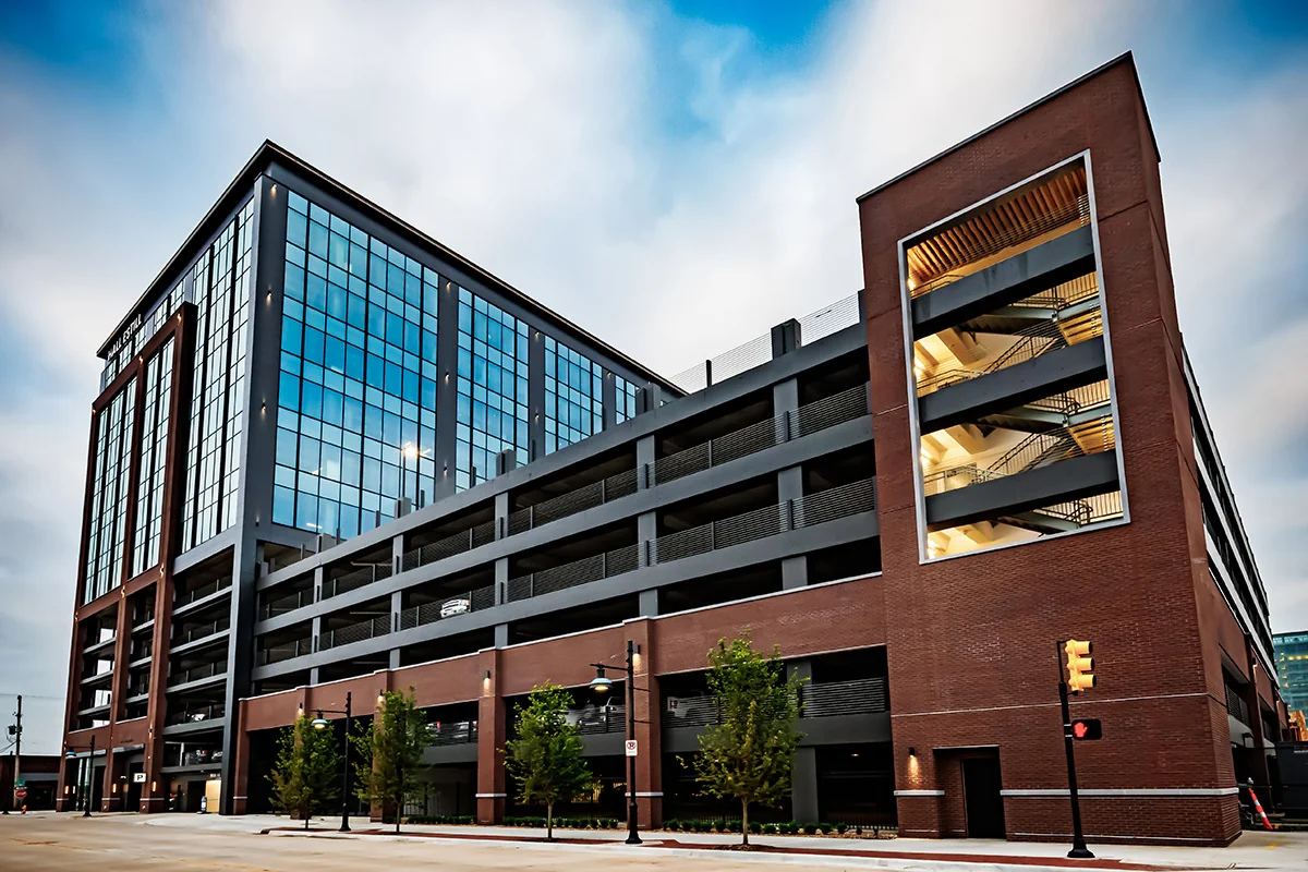 Santa Fe Square — Lease in Tulsa, OK, photo 2 of 8