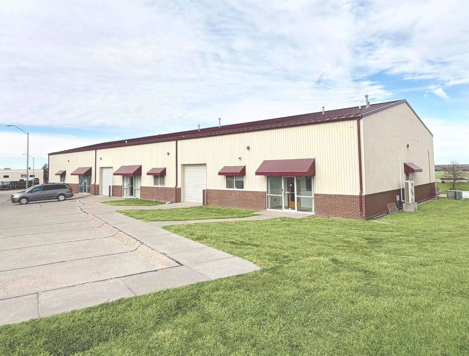 RARE OWNER/USER OPPORTUNITY ON I-80 — Sale in Lincoln, NE, photo 1 of 8