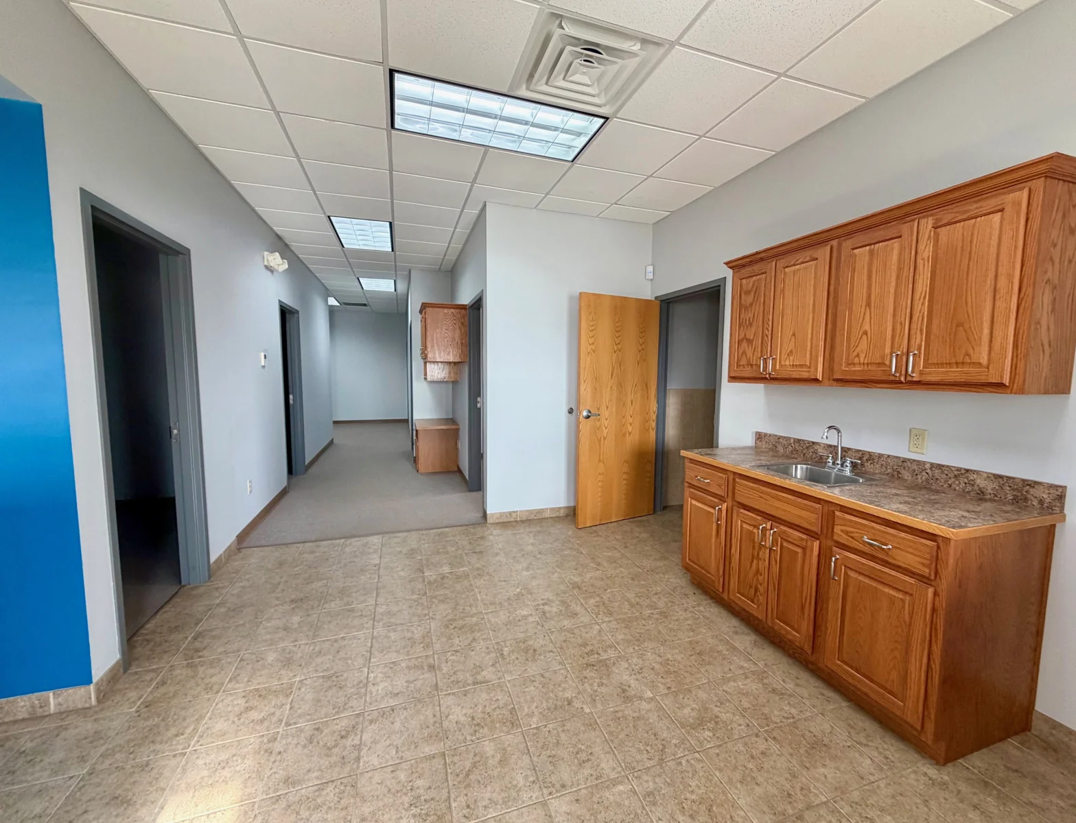 RARE OWNER/USER OPPORTUNITY ON I-80 — Sale in Lincoln, NE, photo 2 of 8