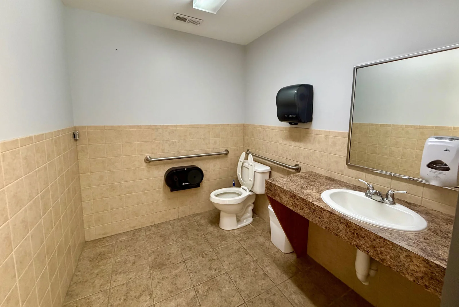 RARE OWNER/USER OPPORTUNITY ON I-80 — Sale in Lincoln, NE, photo 6 of 8