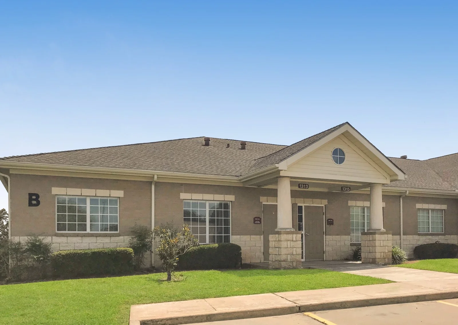Gulf Coast Medical Center — Lease in Wharton, TX, photo 1 of 2