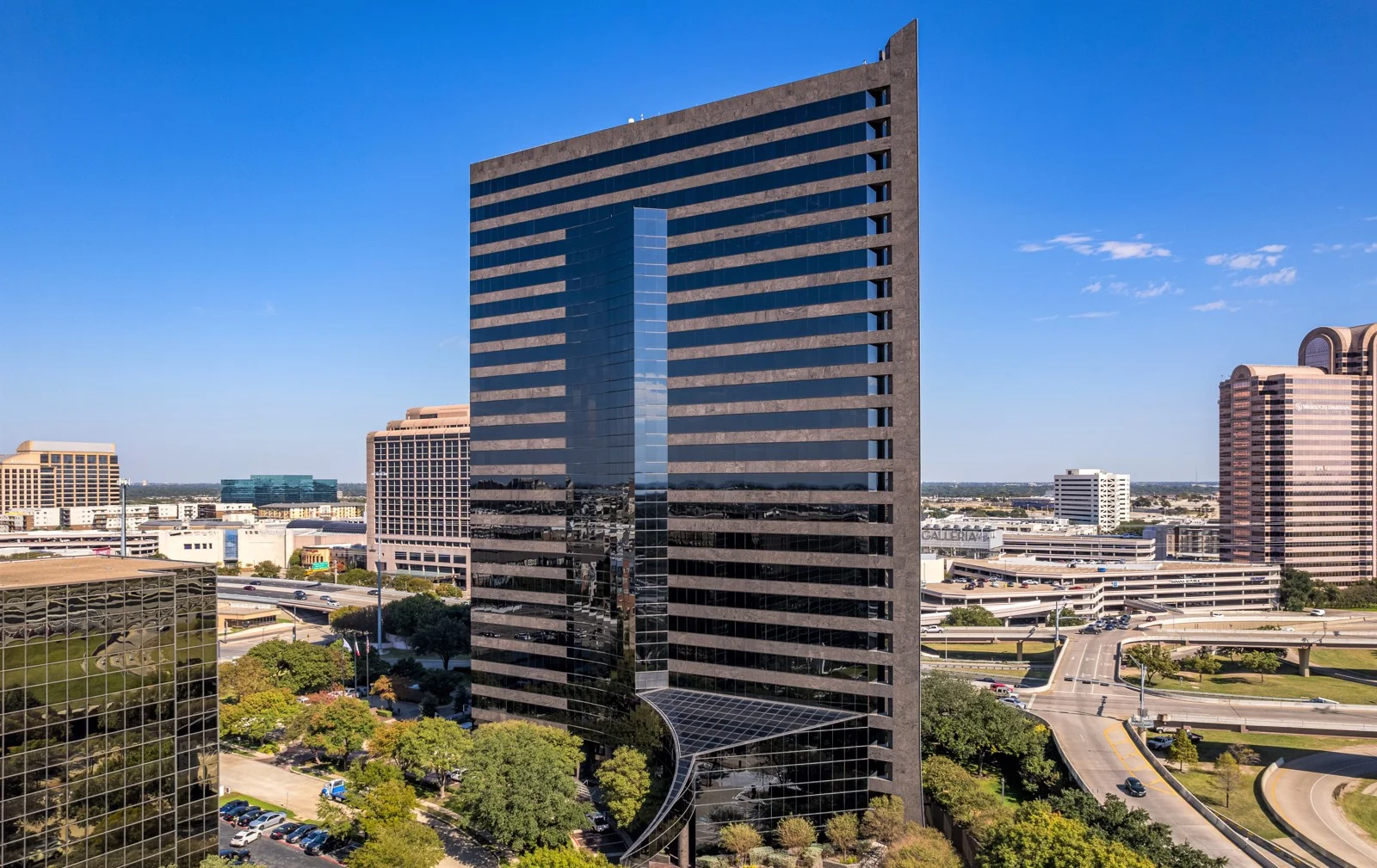 Pinnacle Tower - photo 1 - Dallas, TX