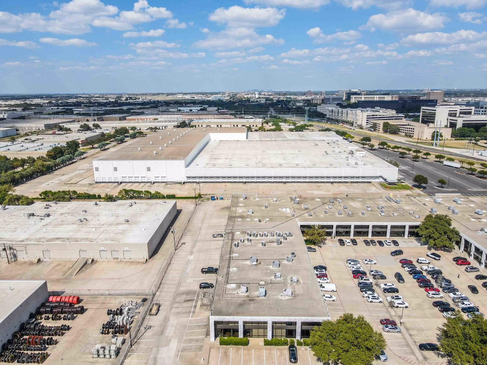 Inbound on Inwood — Lease in Farmers Branch, TX, photo 2 of 3