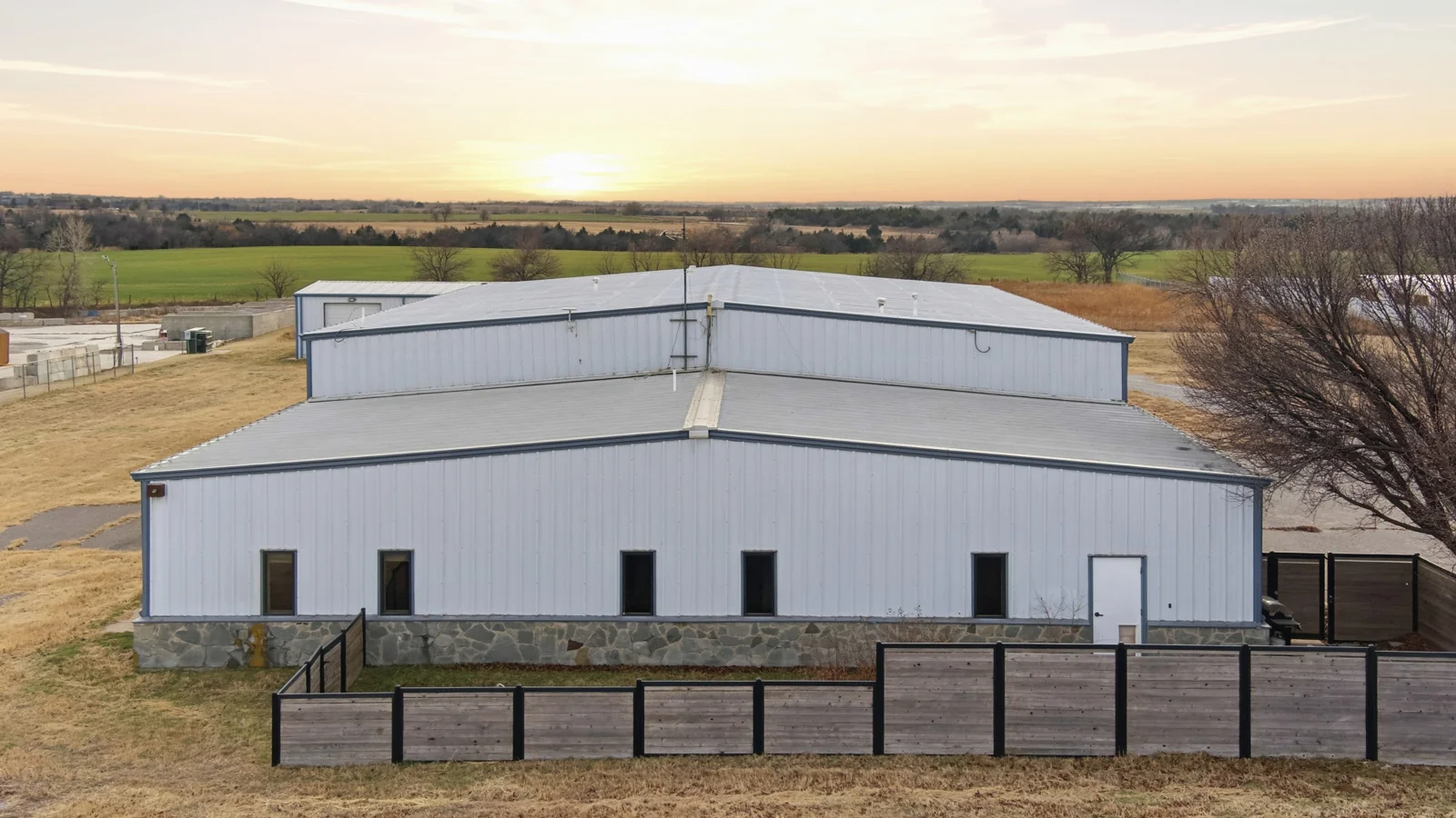 15160 NW Expressway — Lease in Yukon, OK, photo 1 of 4