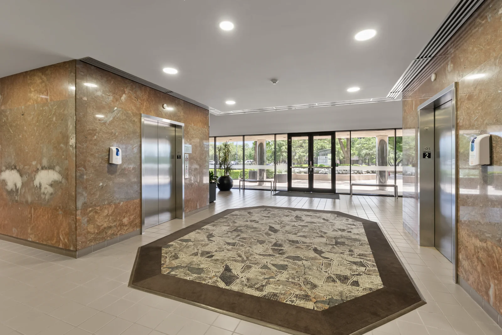 La Costa Centre — Lease in Austin, TX, photo 3 of 5