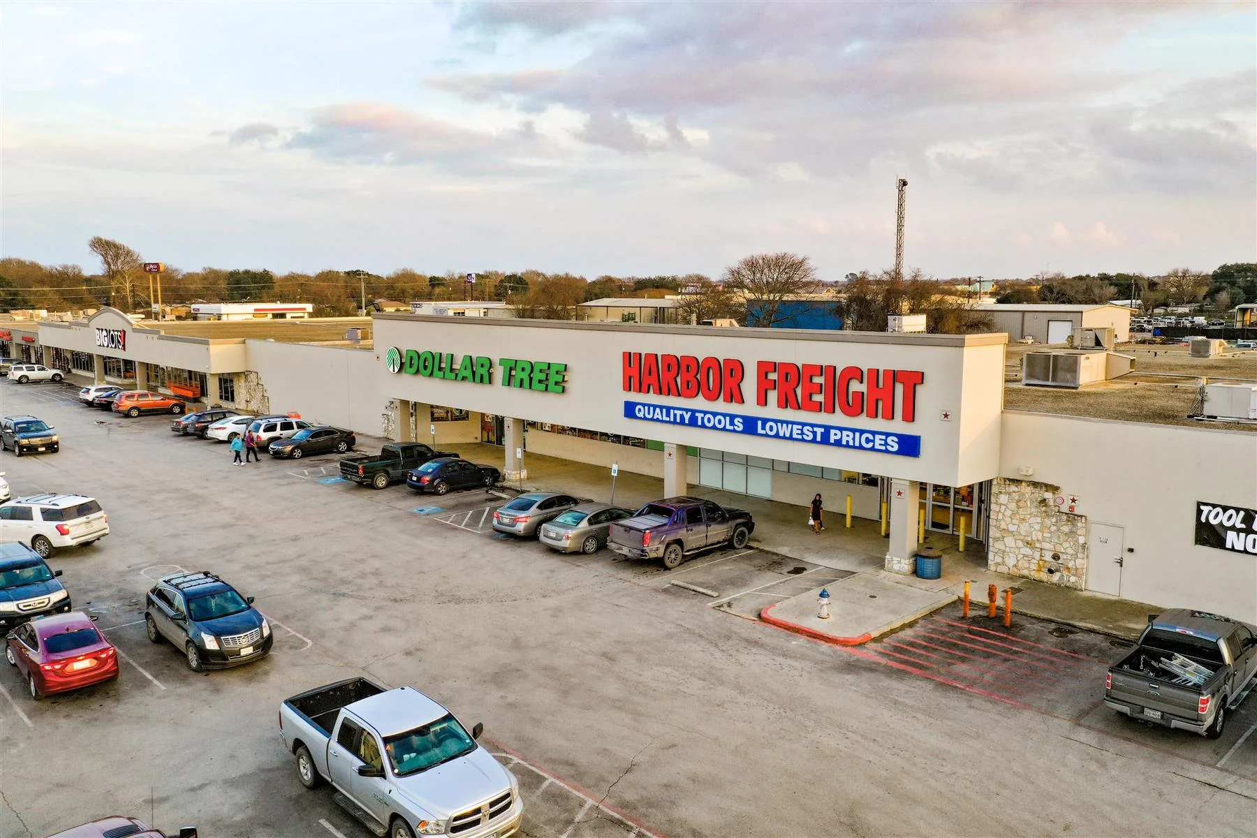 Courtyard Plaza — Lease in New Braunfels, TX, photo 2 of 3