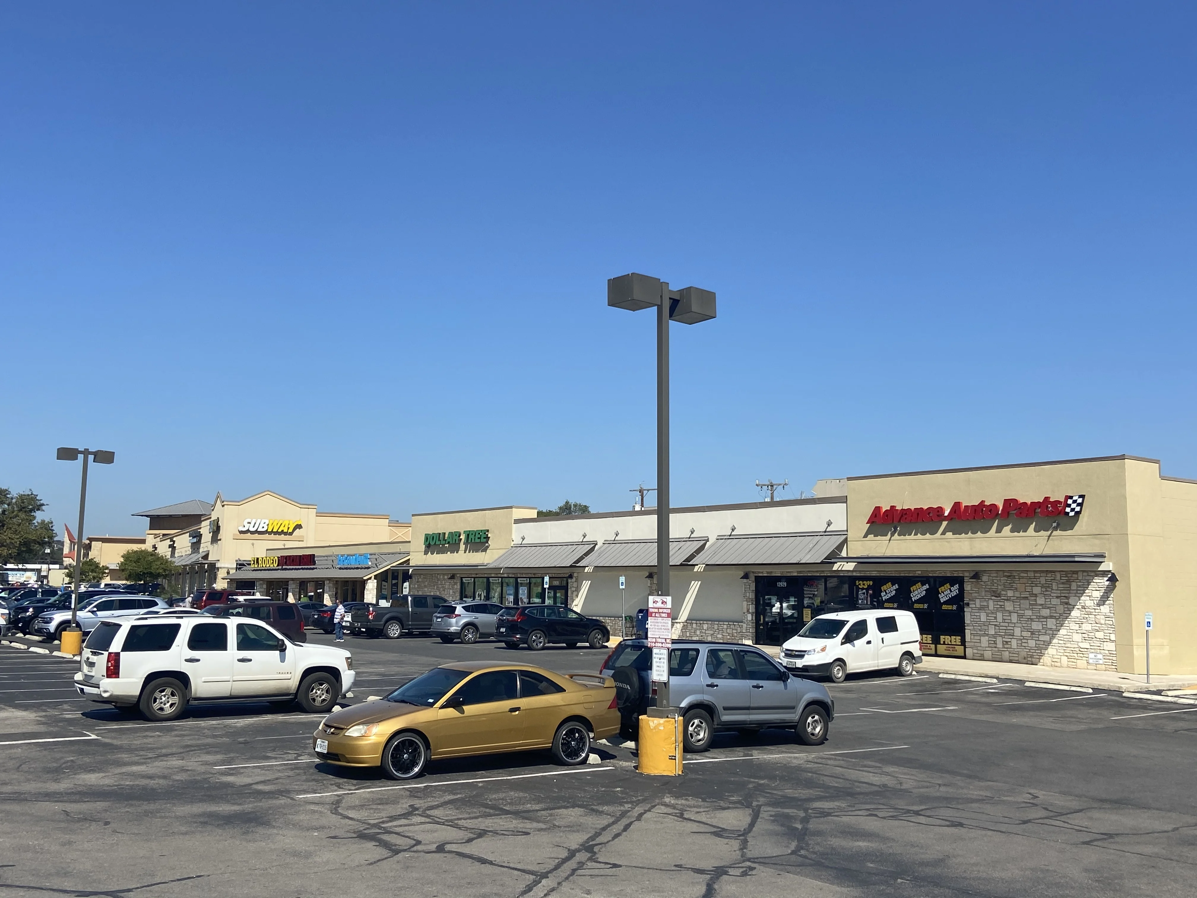 Helotes Plaza — Lease in Helotes, TX, photo 1 of 1