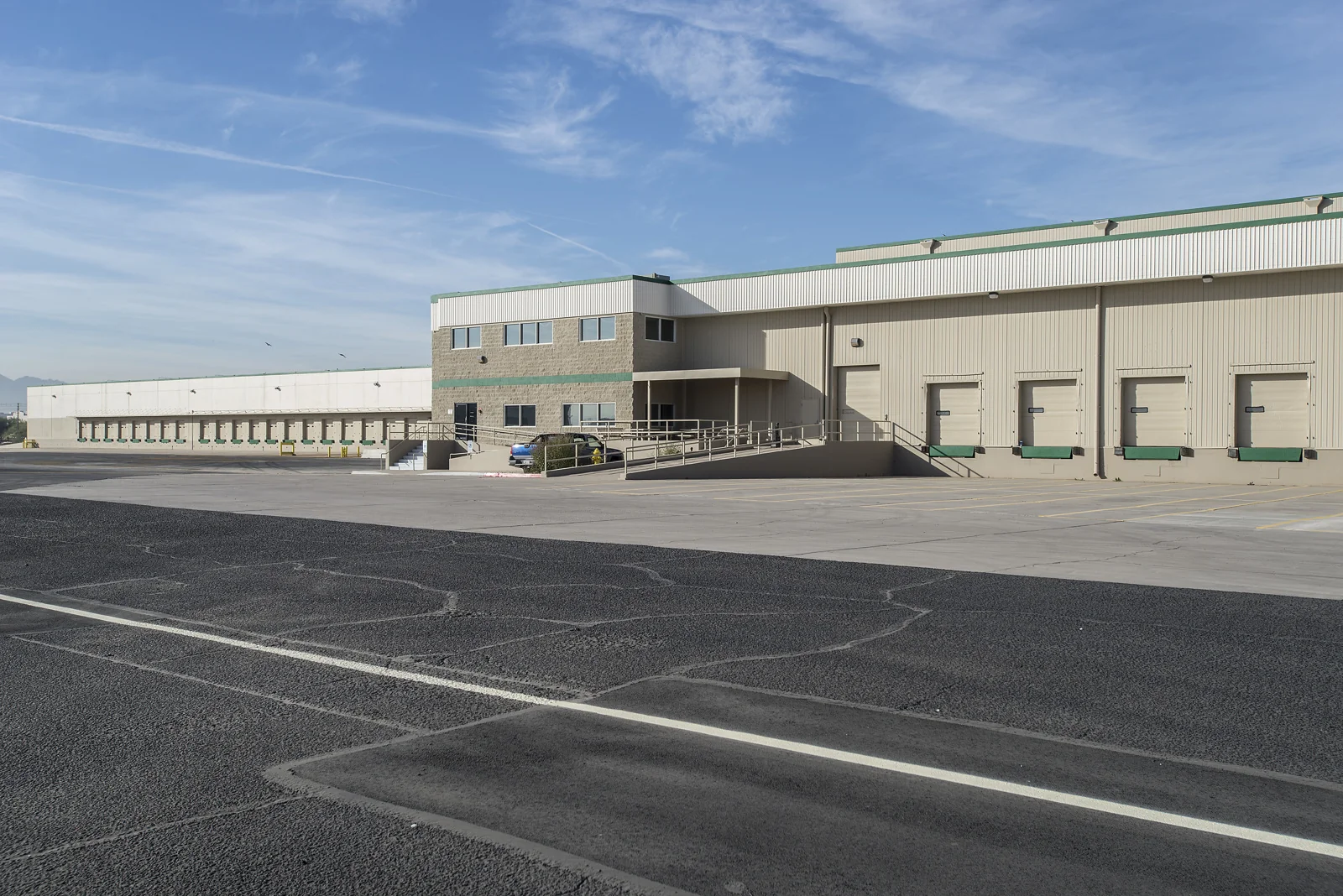 Cold Storage/ Food Service Facility — Lease in Phoenix, AZ, photo 2 of 2