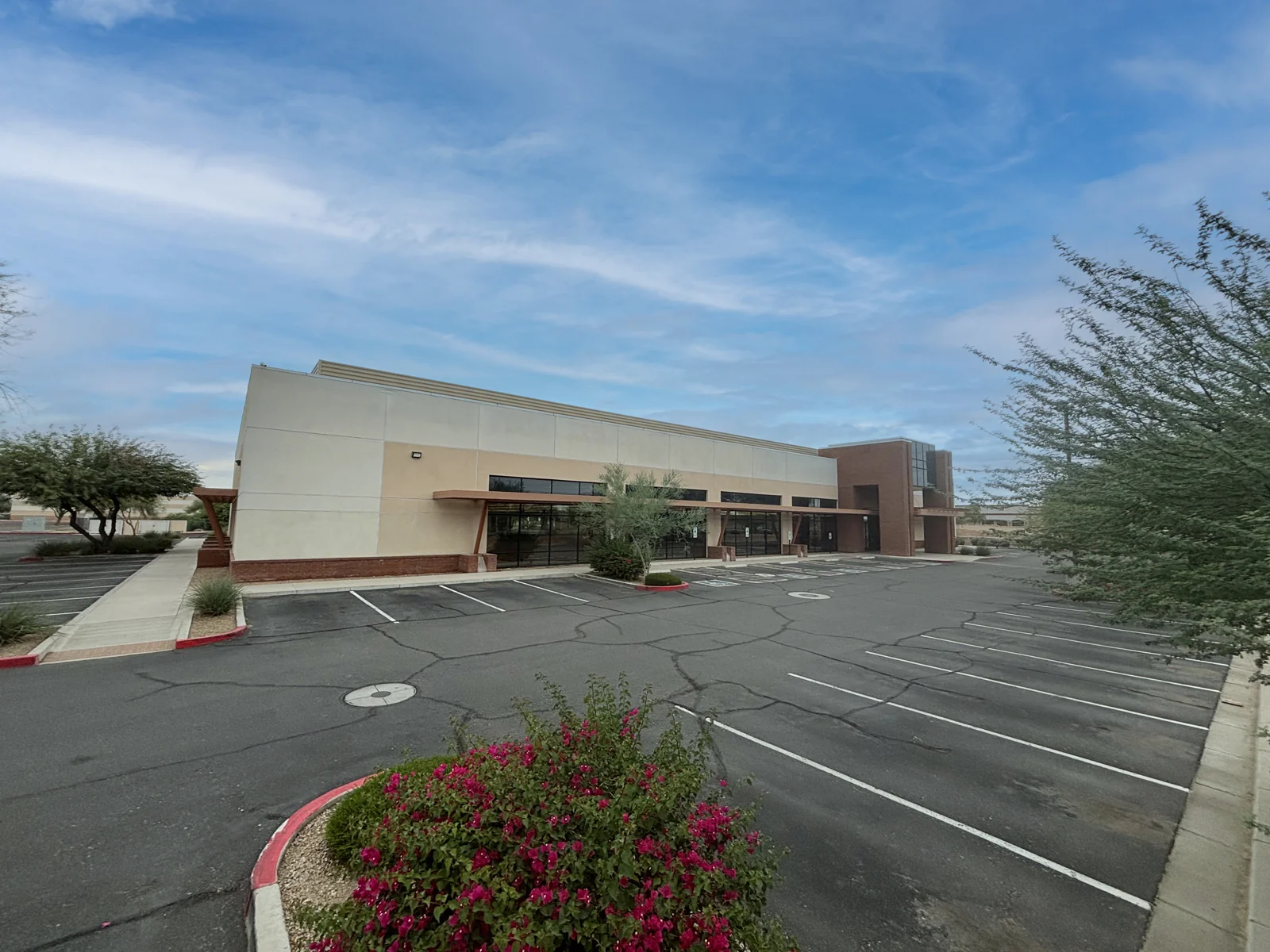8160 N 91st Ave — Lease in Peoria, AZ, photo 2 of 4