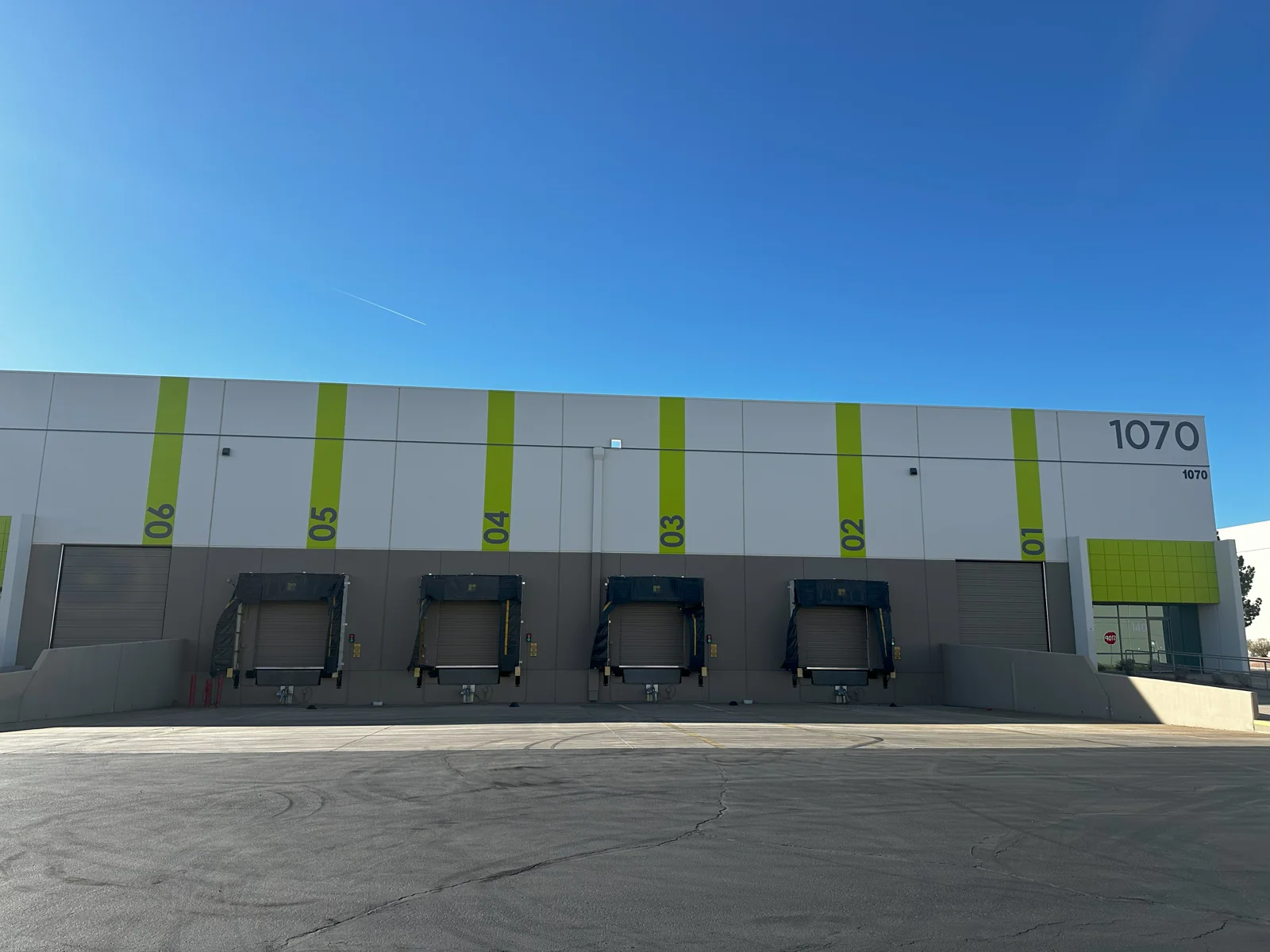 Pacific Business Center — Lease in Henderson, NV, photo 3 of 6