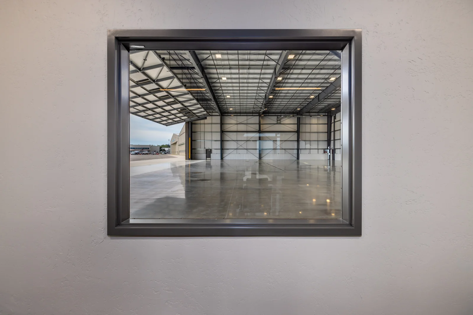 ±16,655 SF Aircraft Hangar and Office Facility For… — Sale in Burlington, WA, photo 3 of 7