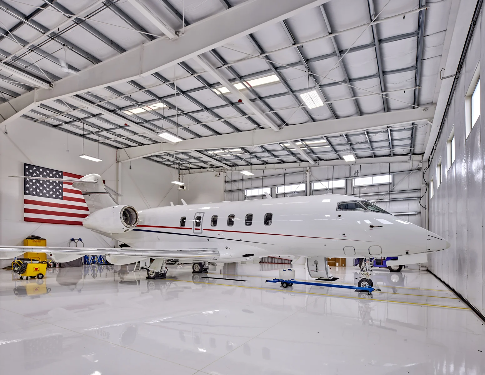 Private ±5,544 SF Aircraft Hangar For Lease — Lease in Tukwila, WA, photo 2 of 4