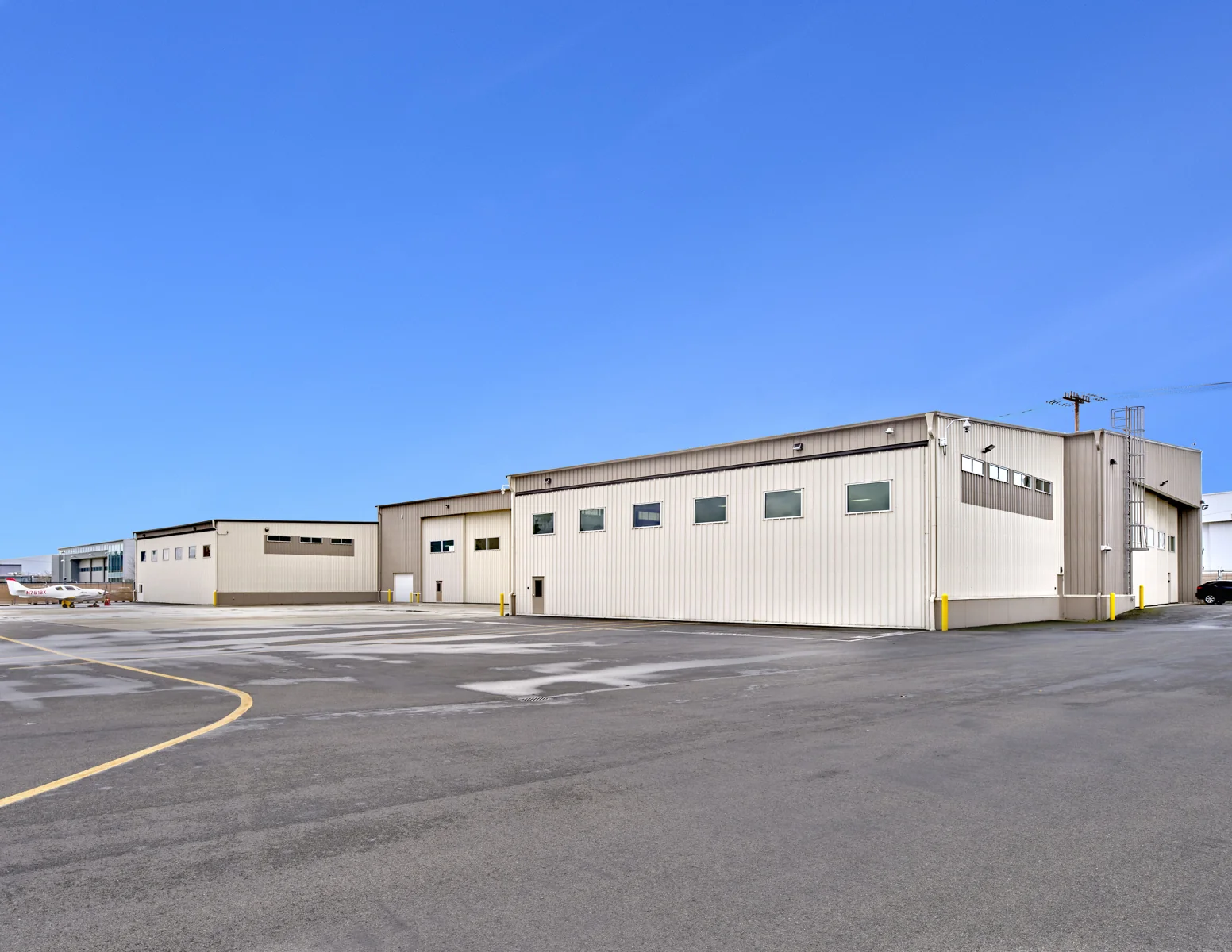 Private ±5,544 SF Aircraft Hangar For Lease — Lease in Tukwila, WA, photo 4 of 4