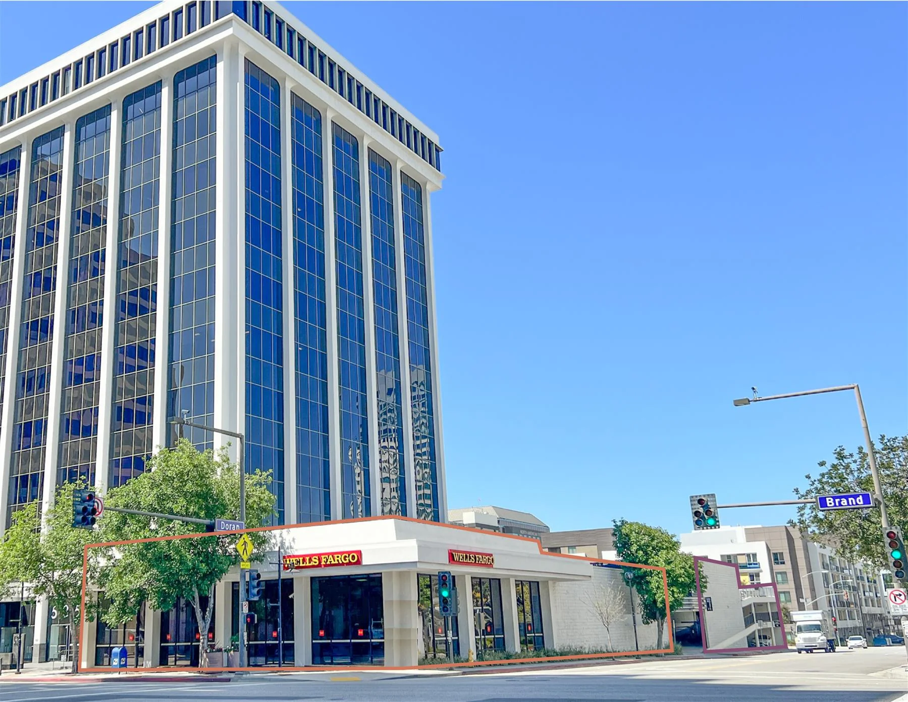 Retail in Glendale, CA — Lease in Glendale, CA, photo 5 of 8