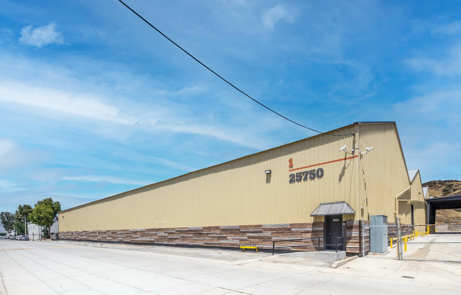 25750 Springbrook Ave, Bldg 1 — Lease in Santa Clarita, CA, photo 1 of 4