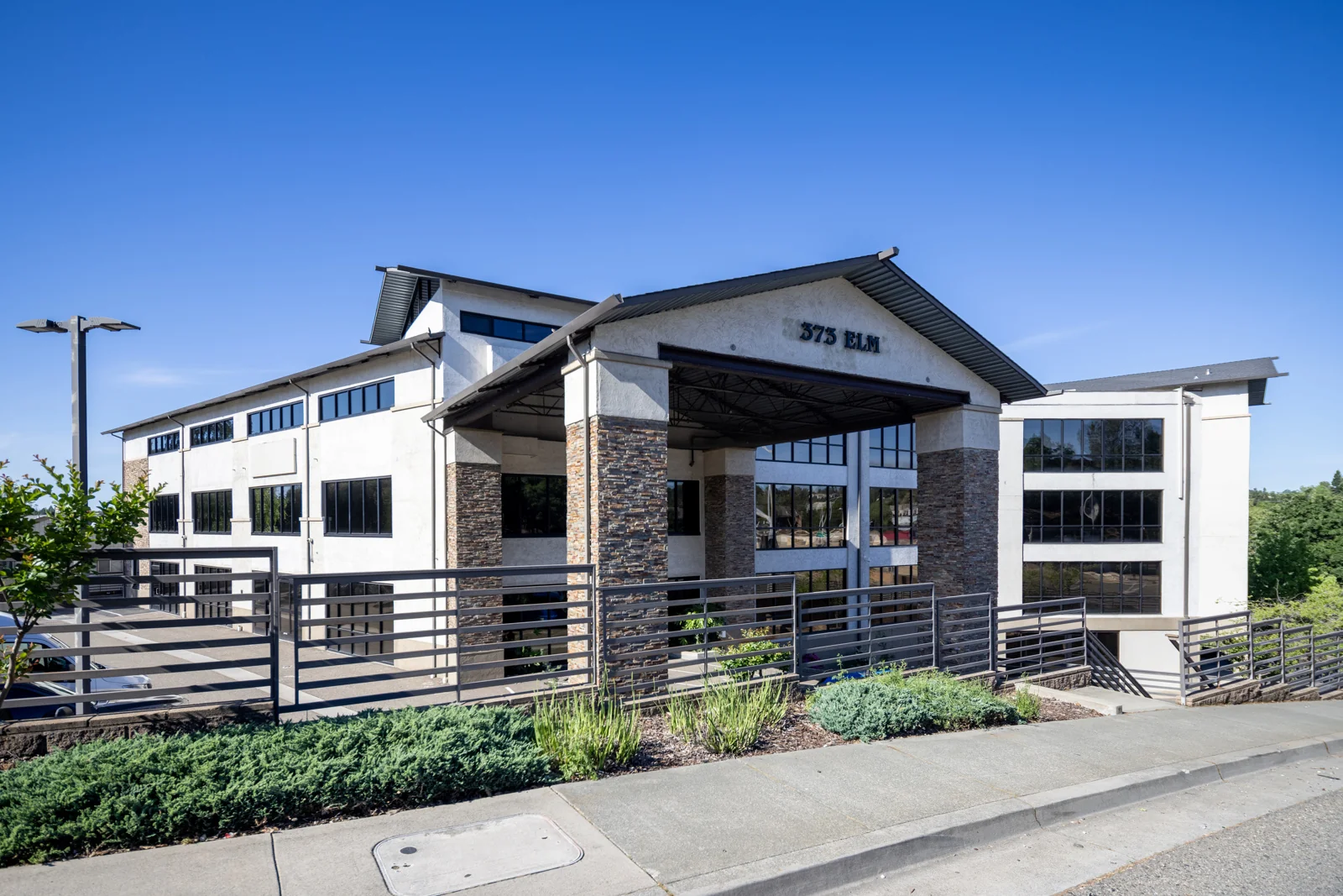 Office in Auburn, CA — Sale in Auburn, CA, photo 1 of 8