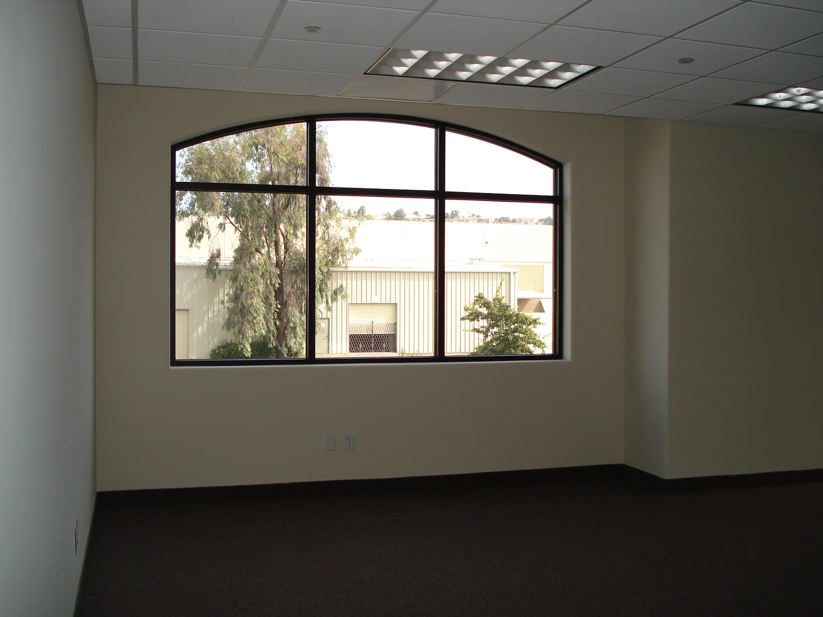 Camarillo Airport Industrial Center — Lease in Camarillo, CA, photo 4 of 8