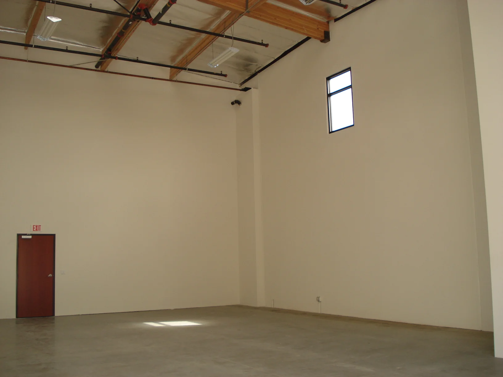 Camarillo Airport Industrial Center — Lease in Camarillo, CA, photo 6 of 8