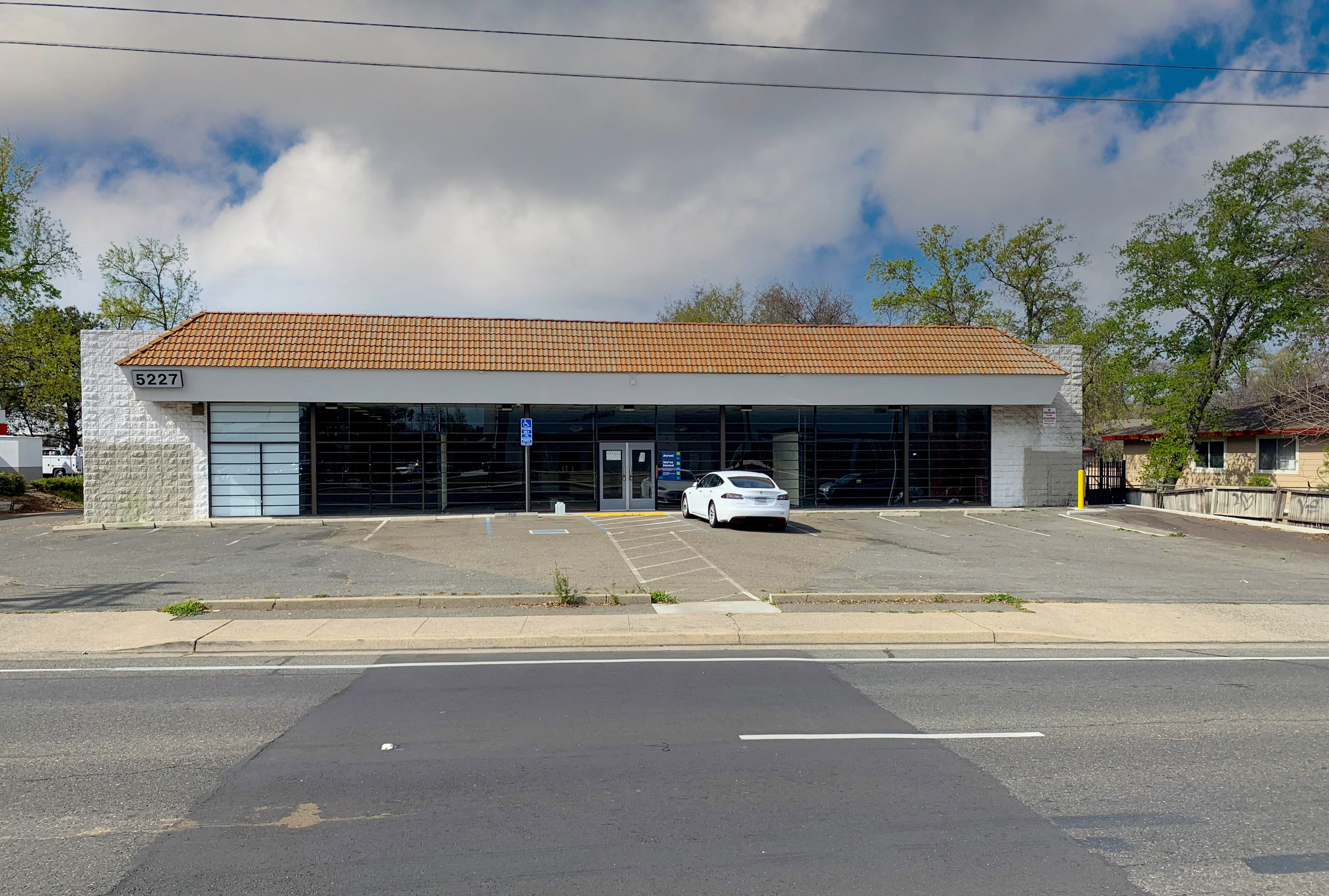 Freestanding Retail Building - photo 1 - Carmichael, CA