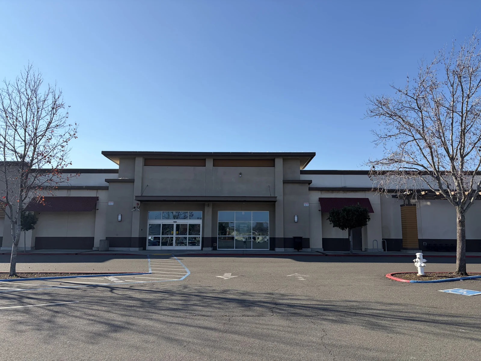 Retail in Fairfield, CA — Lease in Fairfield, CA, photo 1 of 2
